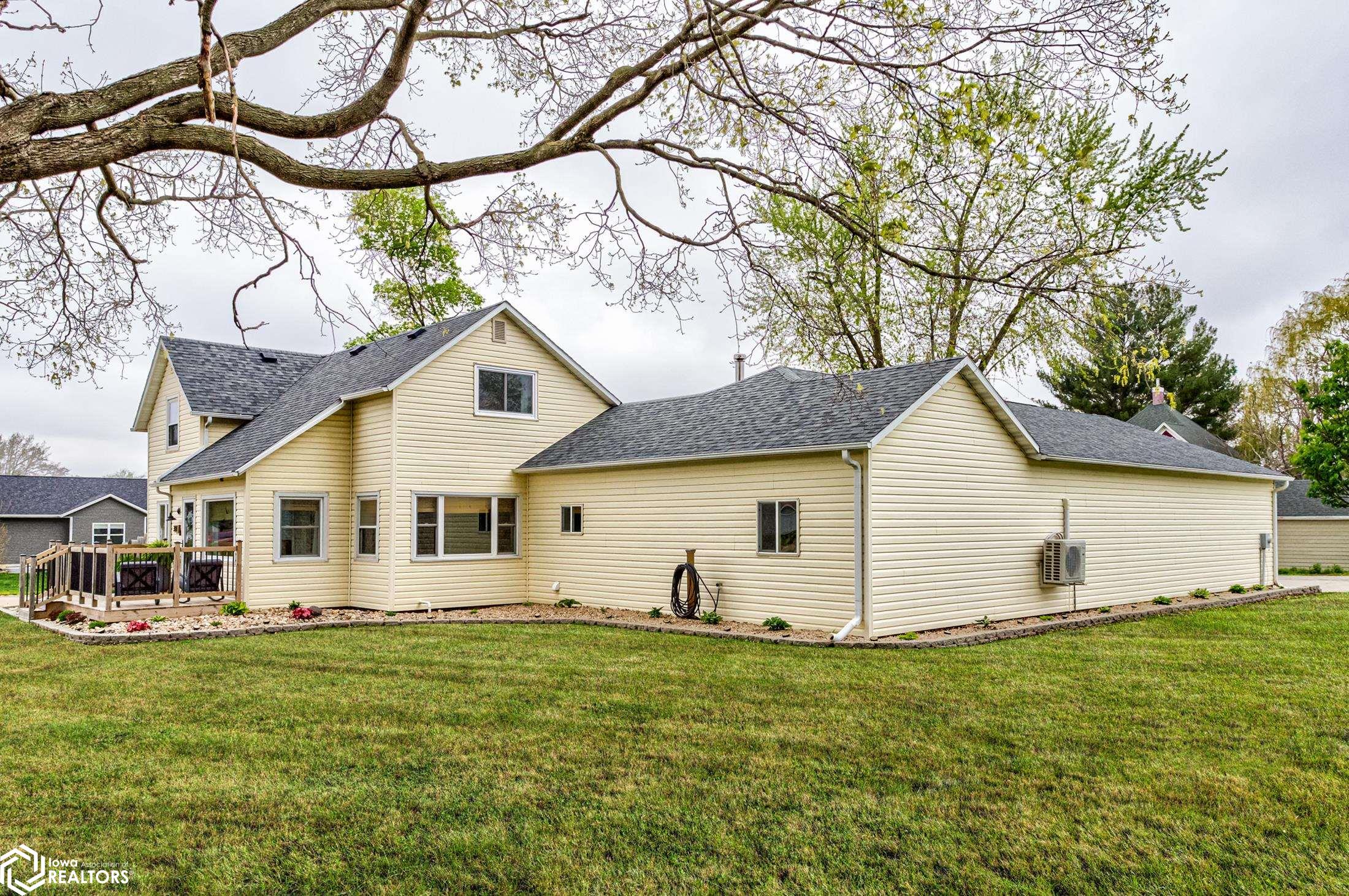301 4th Street, State Center, Iowa image 3
