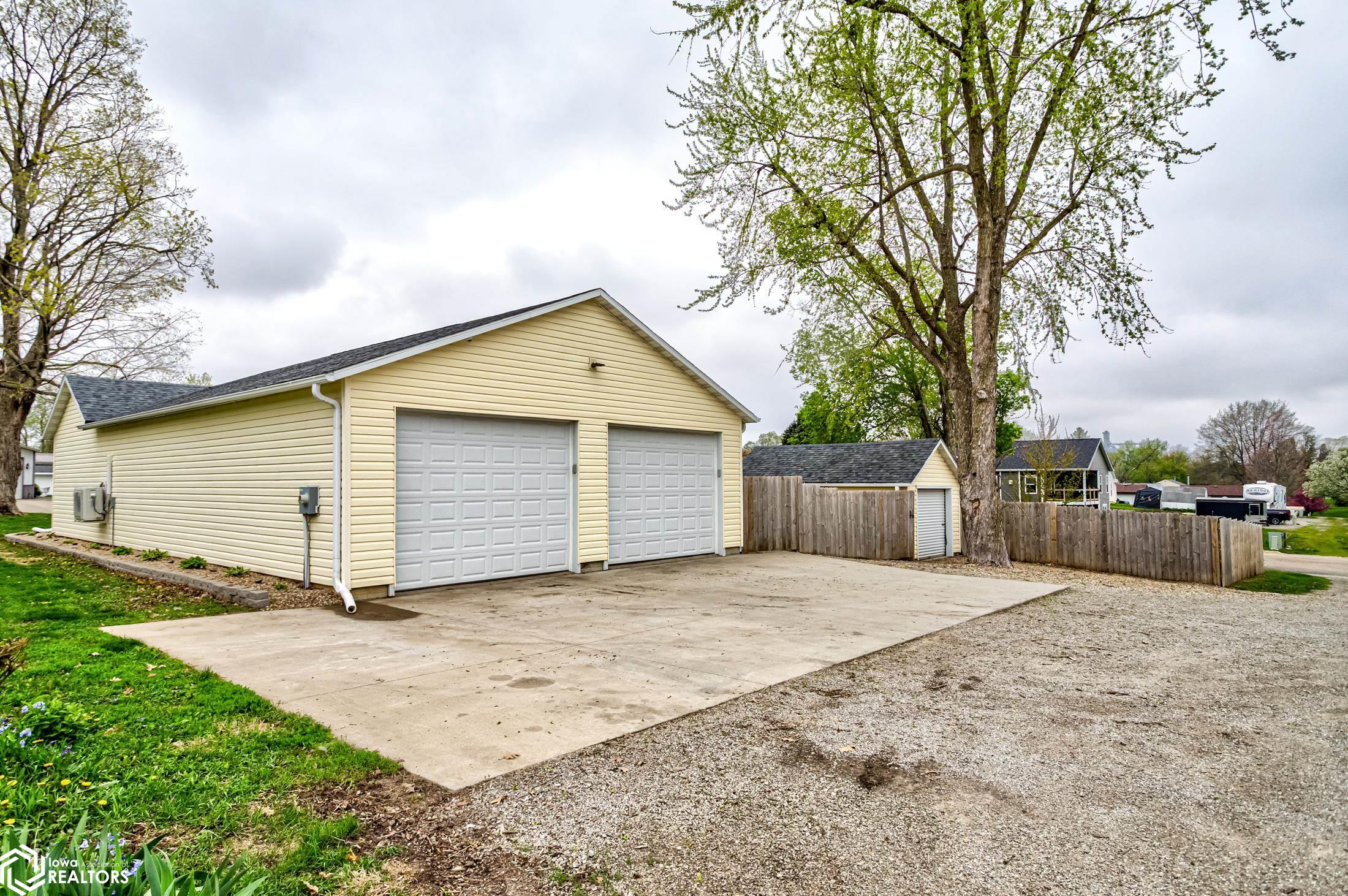 301 4th Street, State Center, Iowa image 6