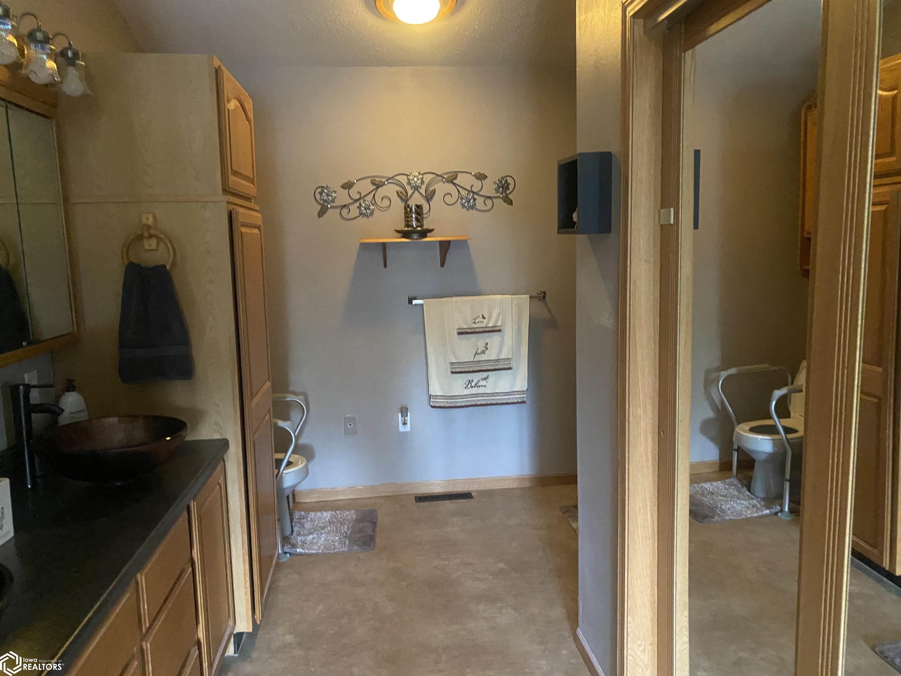 5030 N Lakeshore Drive, Brooklyn, Iowa image 13