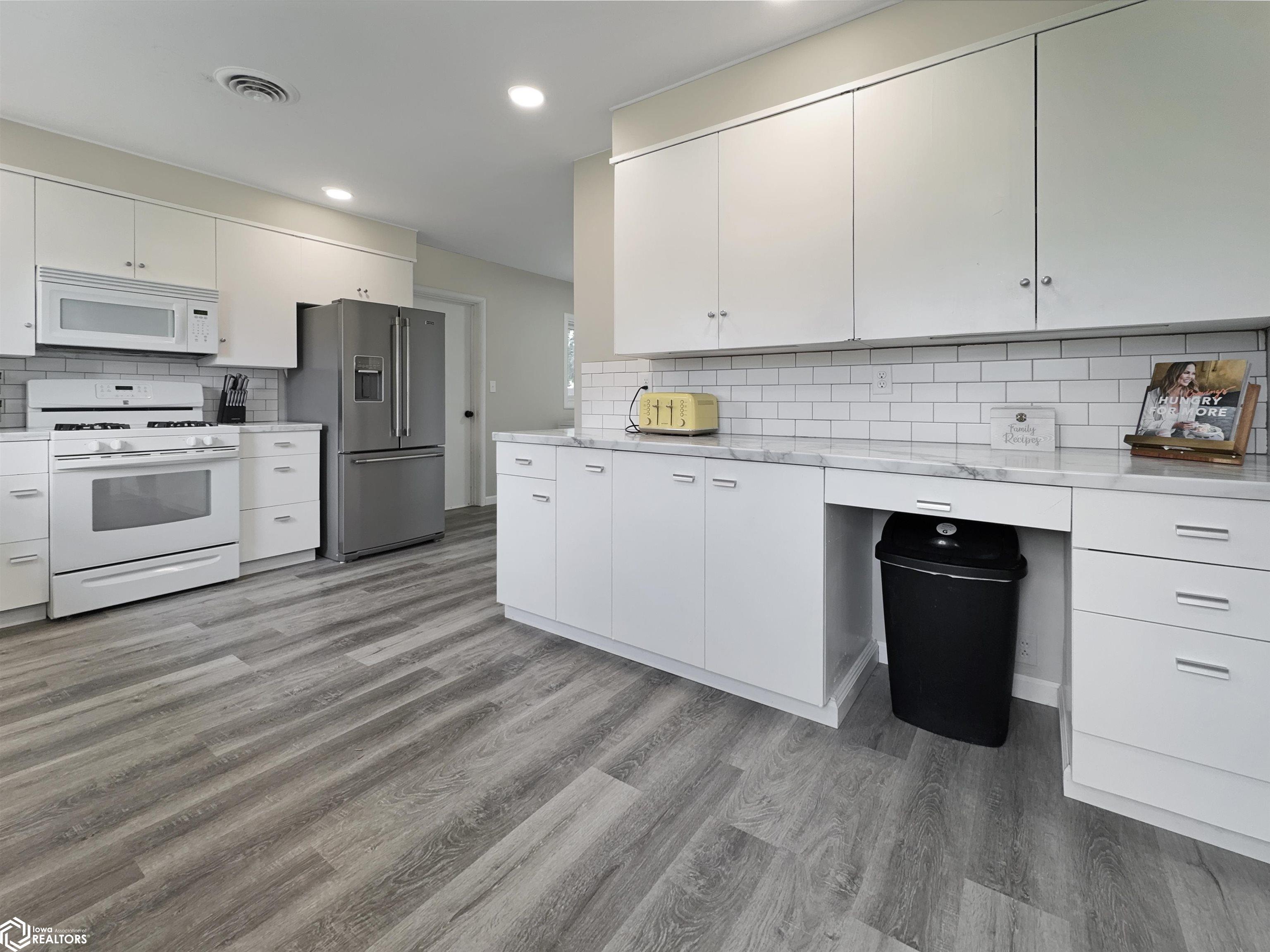 308 3rd Avenue, Hampton, Iowa image 3
