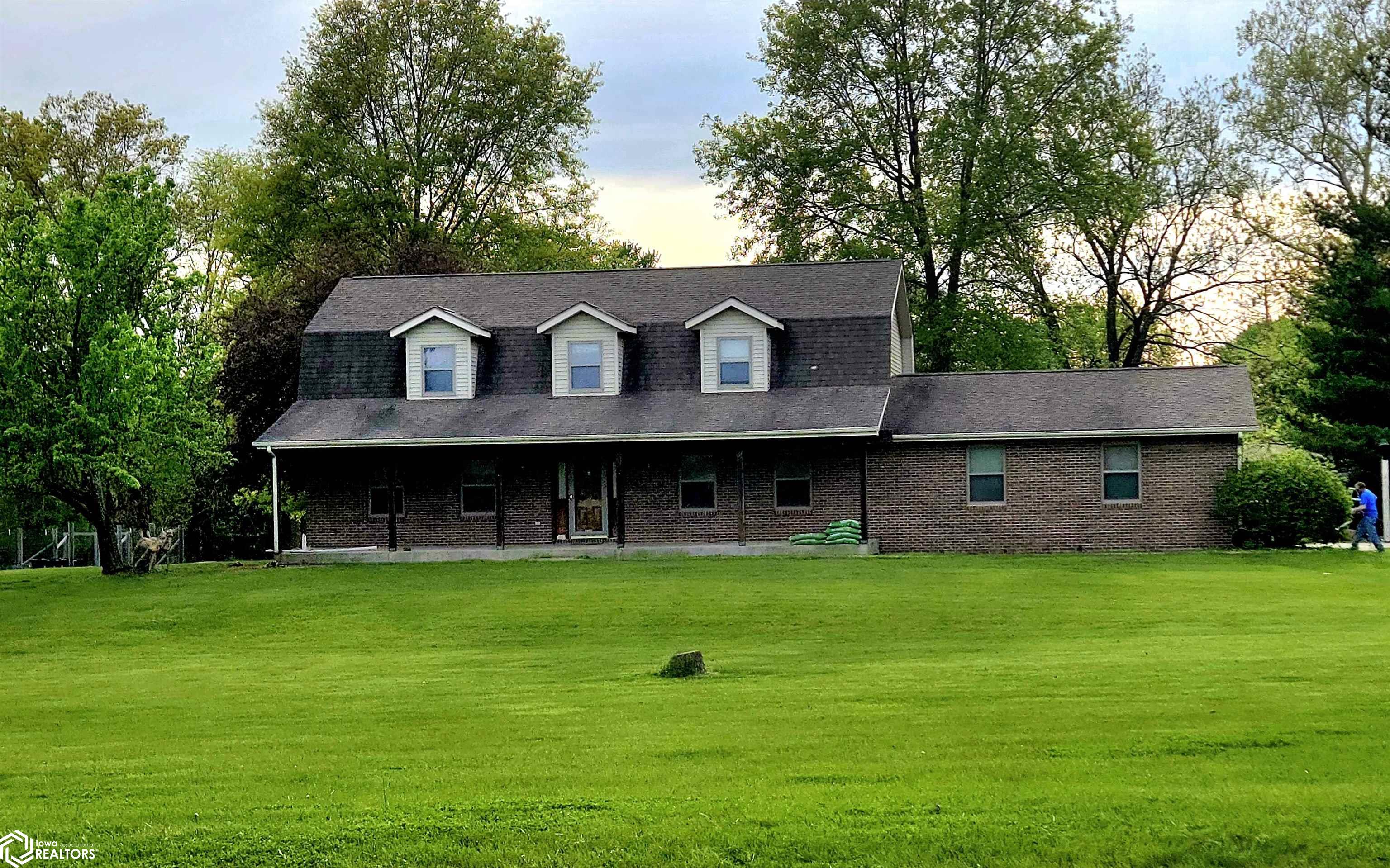 5515 Ferres Lane, Burlington, Iowa image 1
