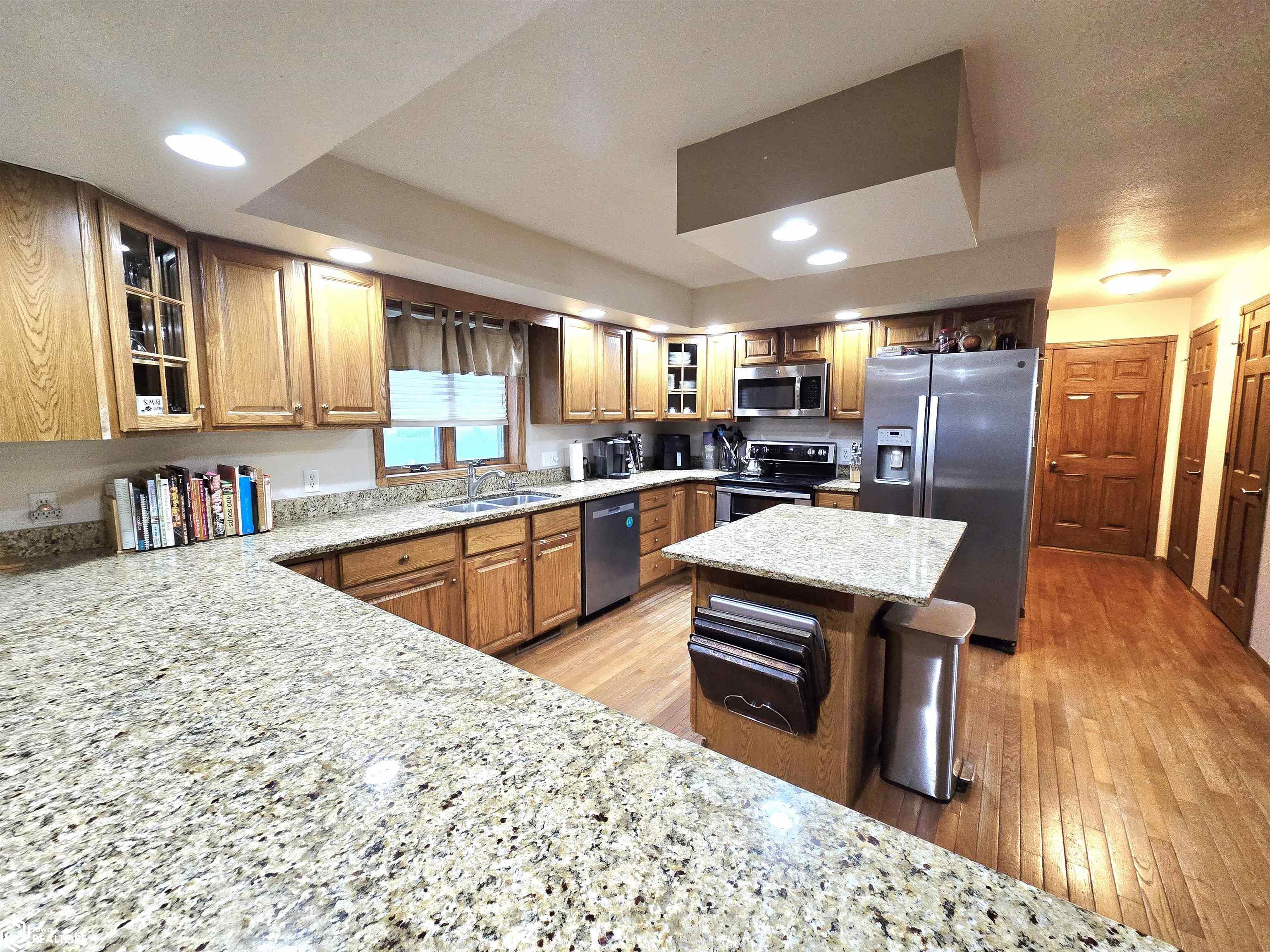 5515 Ferres Lane, Burlington, Iowa image 2