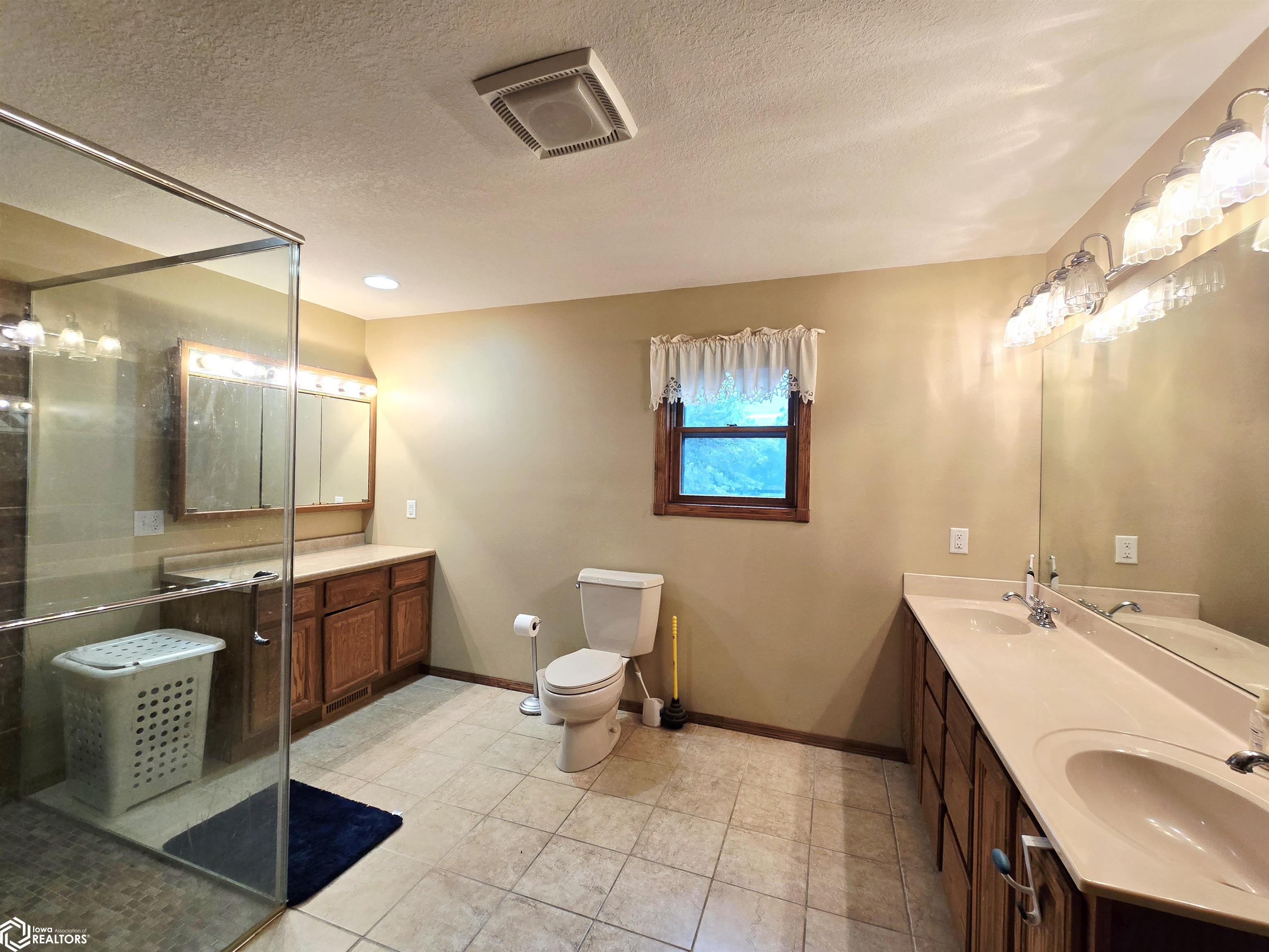5515 Ferres Lane, Burlington, Iowa image 11