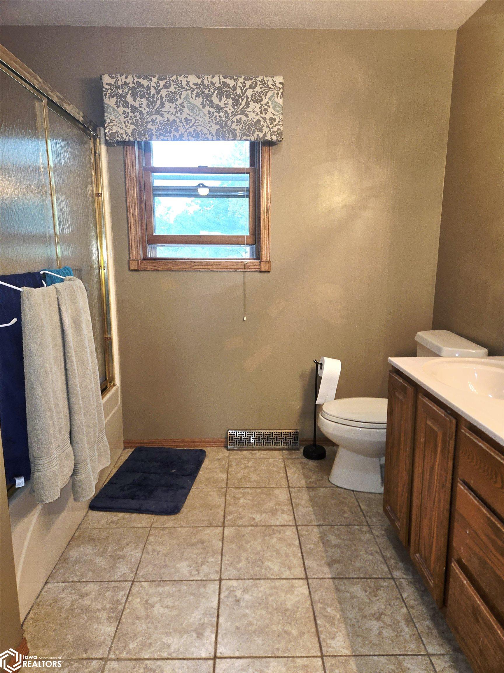5515 Ferres Lane, Burlington, Iowa image 13