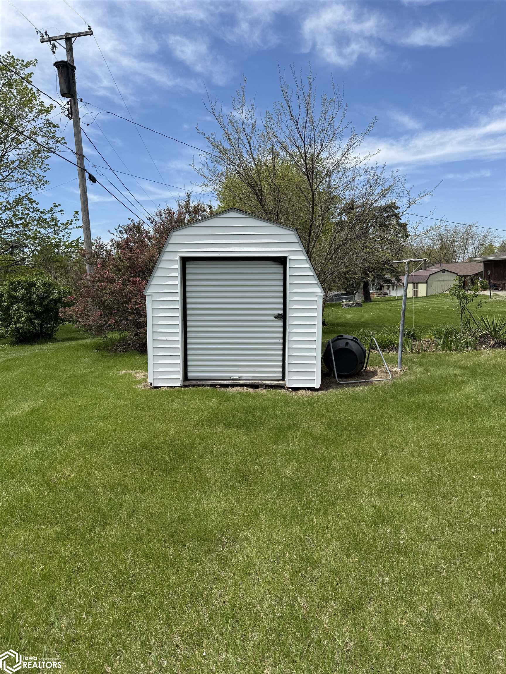 708 E State Street, Toledo, Iowa image 3