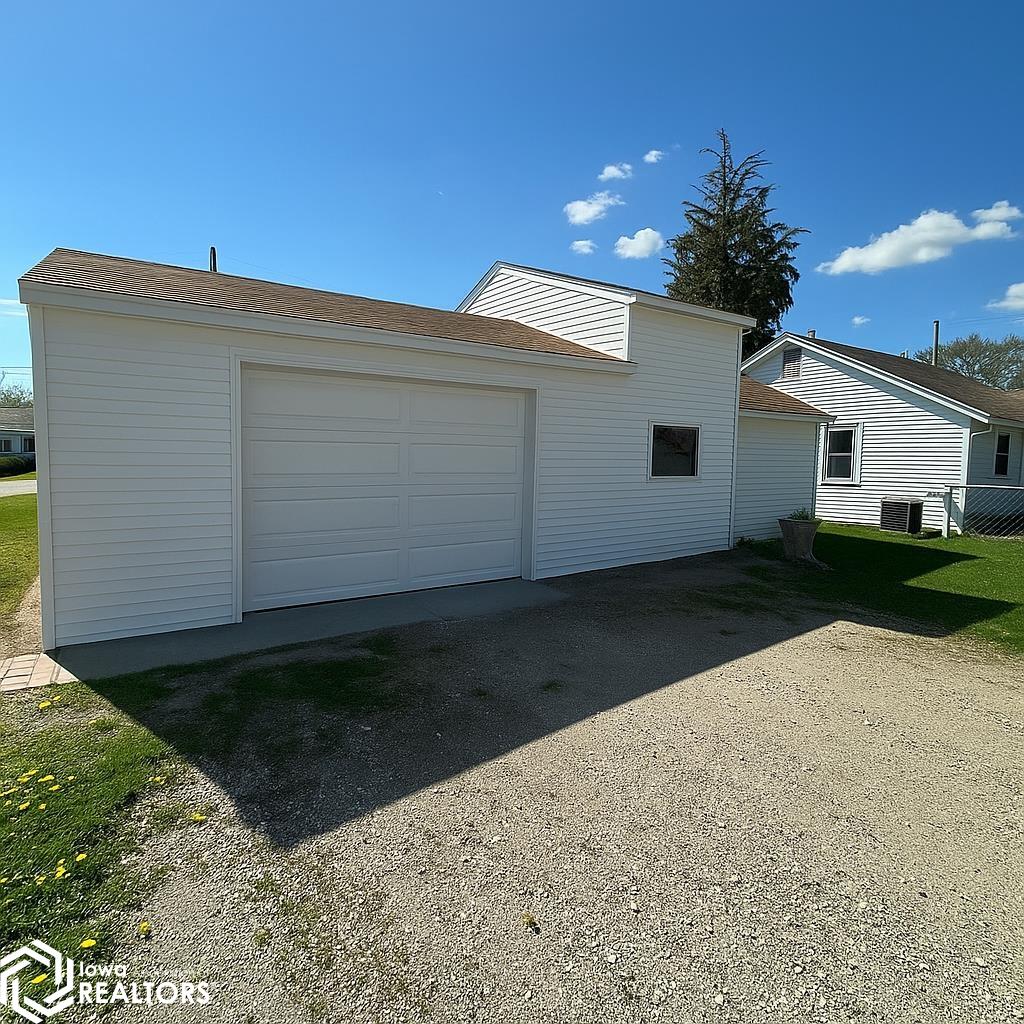 1423 Ellis, Iowa Falls, Iowa image 2