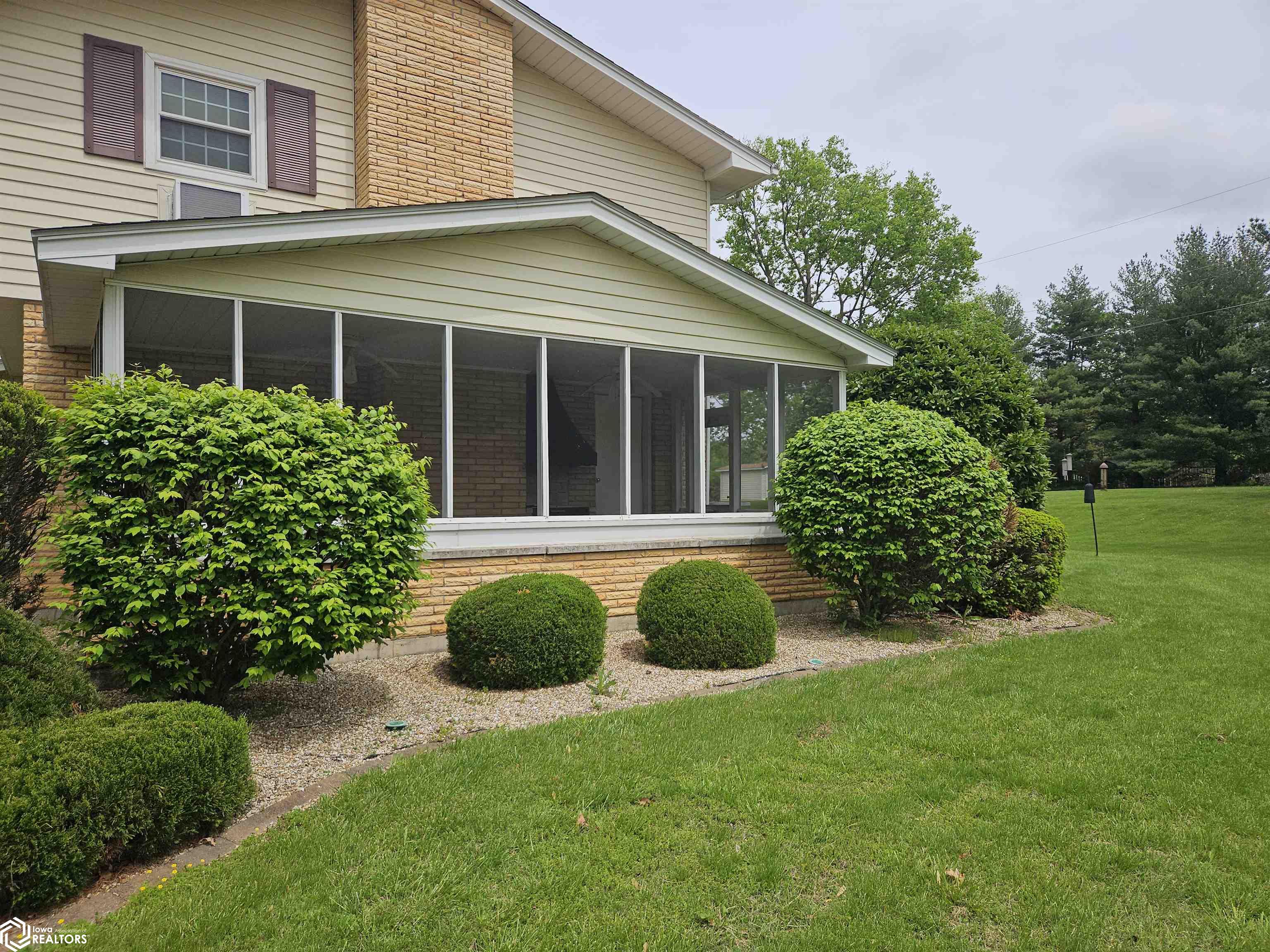 302 Hillcrest Dr., Hamilton, Illinois image 2