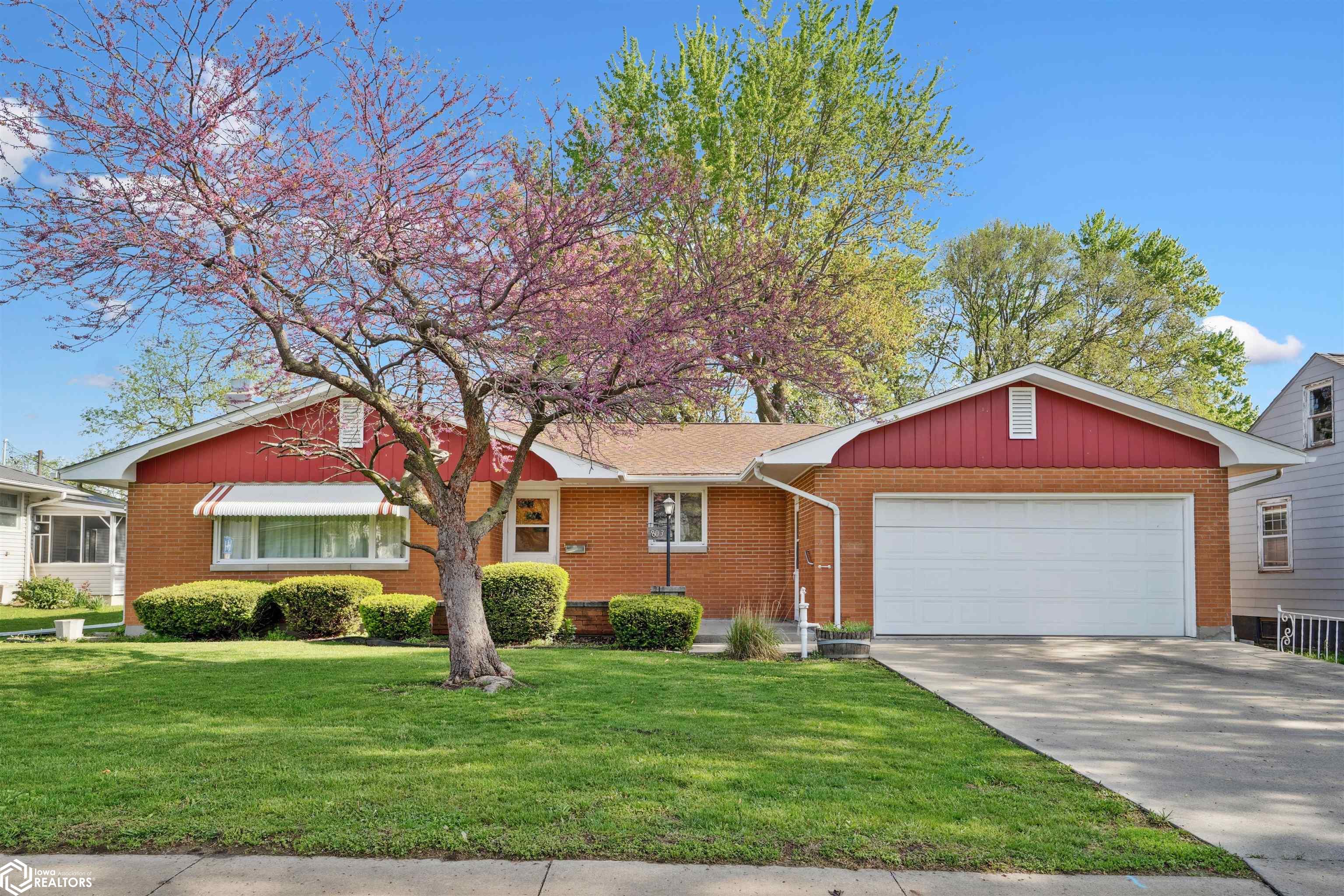 803 E Washington St., Mount Pleasant, Iowa image 1