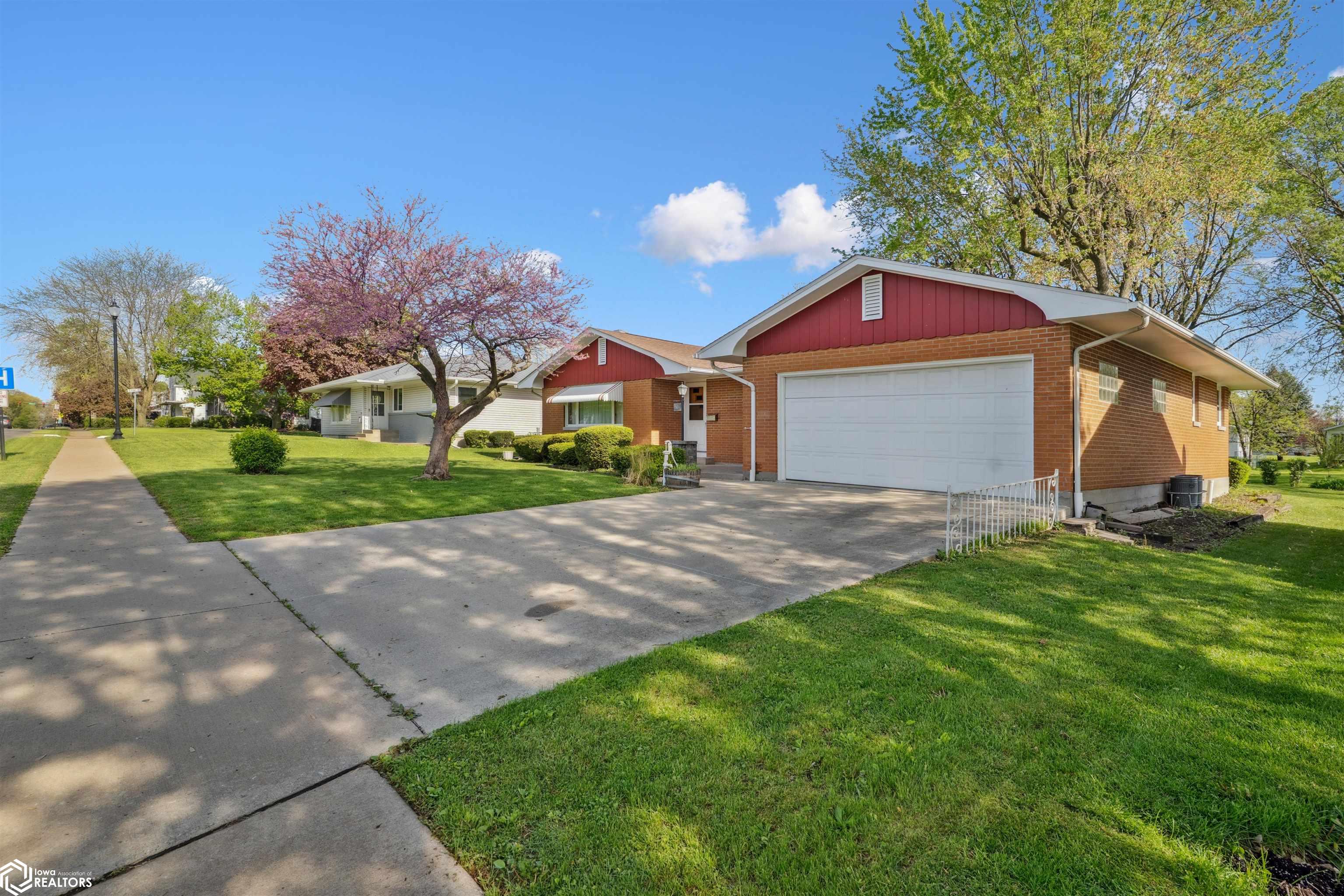 803 E Washington St., Mount Pleasant, Iowa image 2