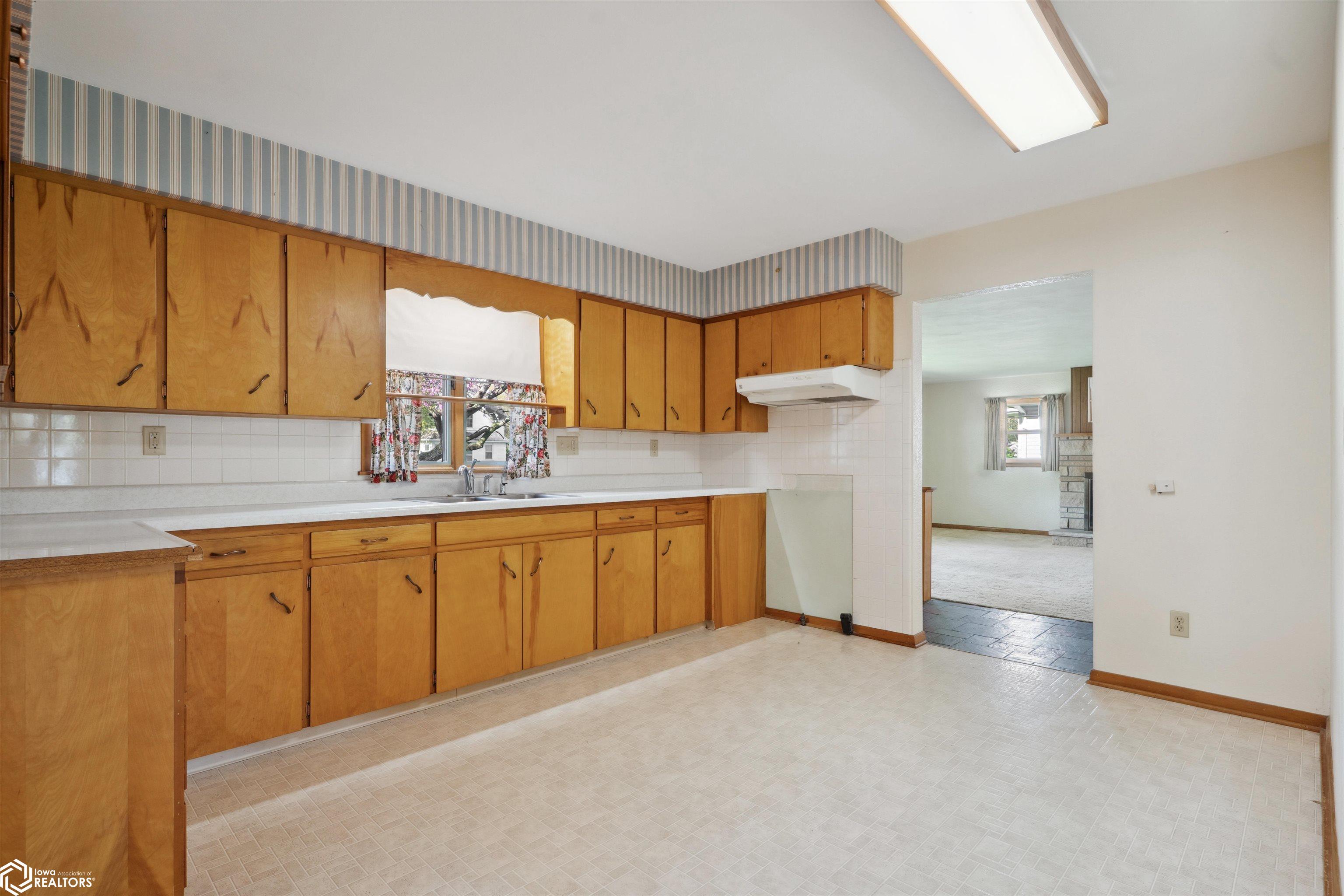803 E Washington St., Mount Pleasant, Iowa image 9