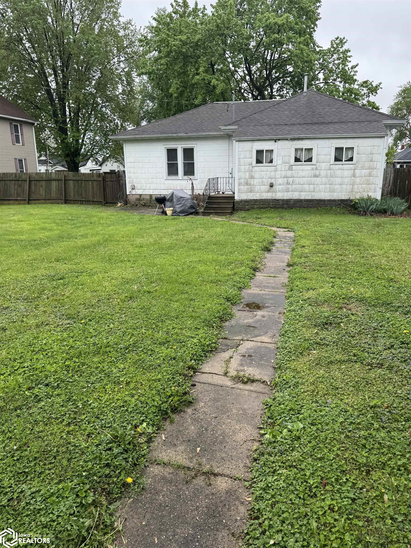 2819 Avenue J, Fort Madison, Iowa image 3