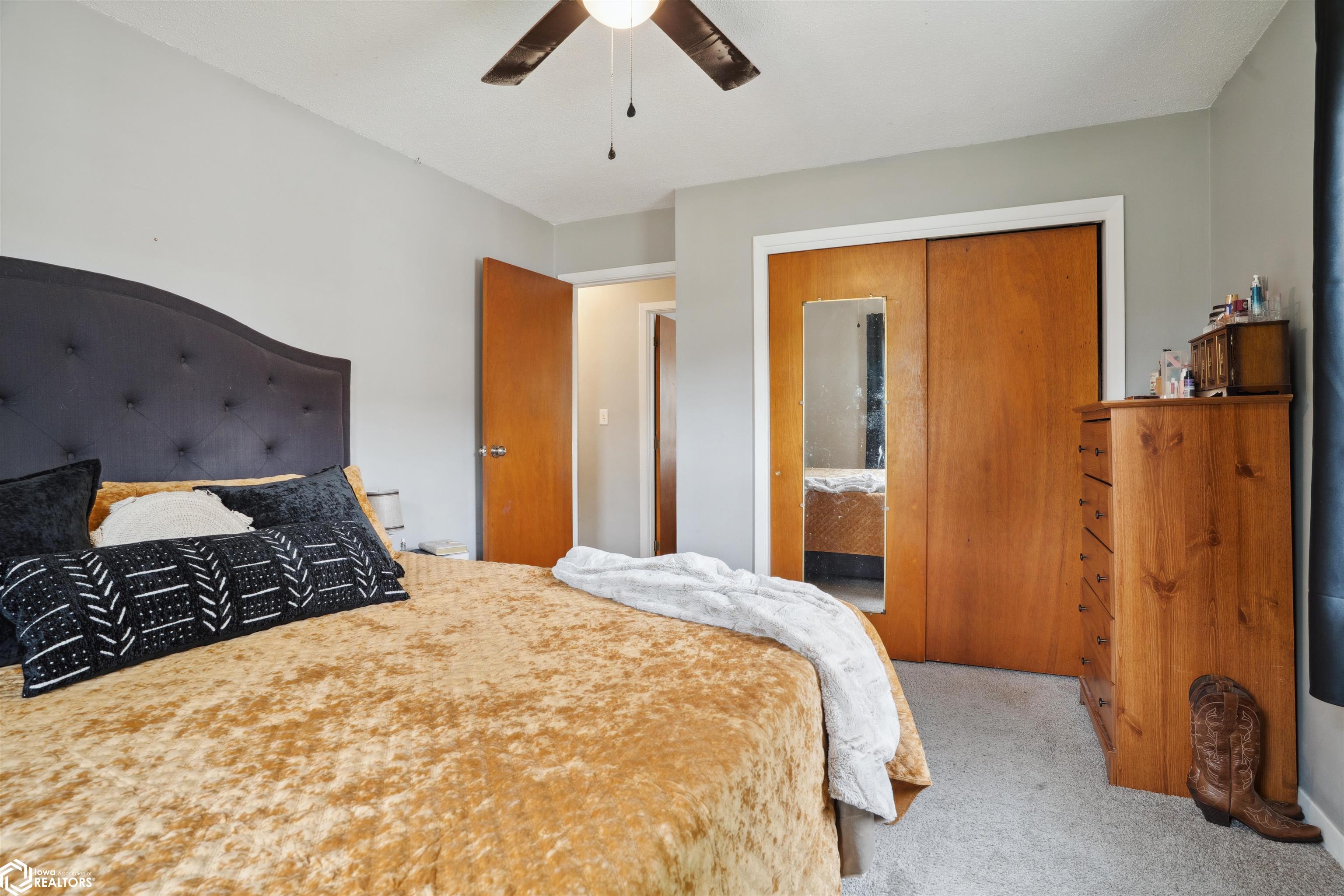 104 Greenbrier Drive, Burlington, Iowa image 15