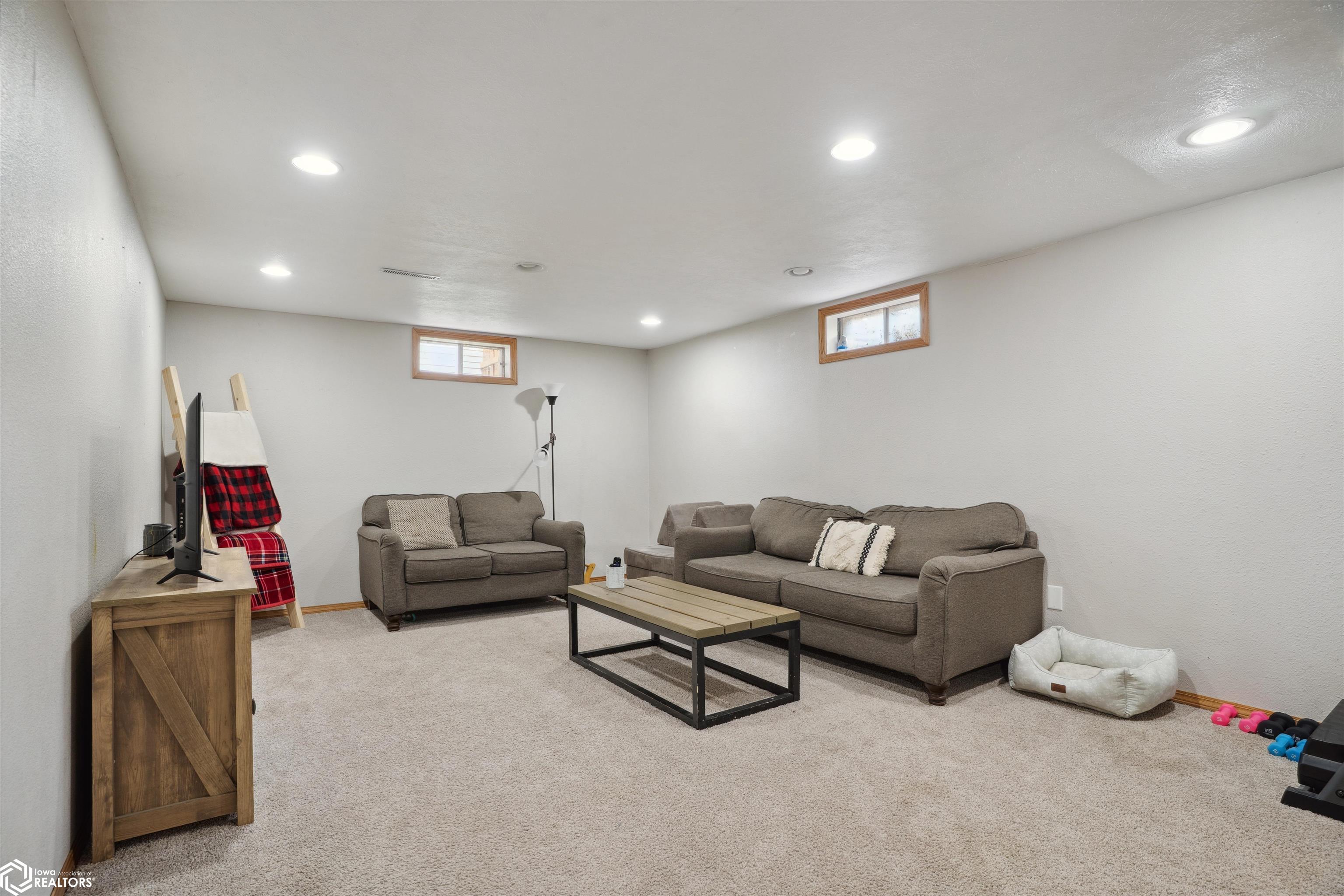 104 Greenbrier Drive, Burlington, Iowa image 16