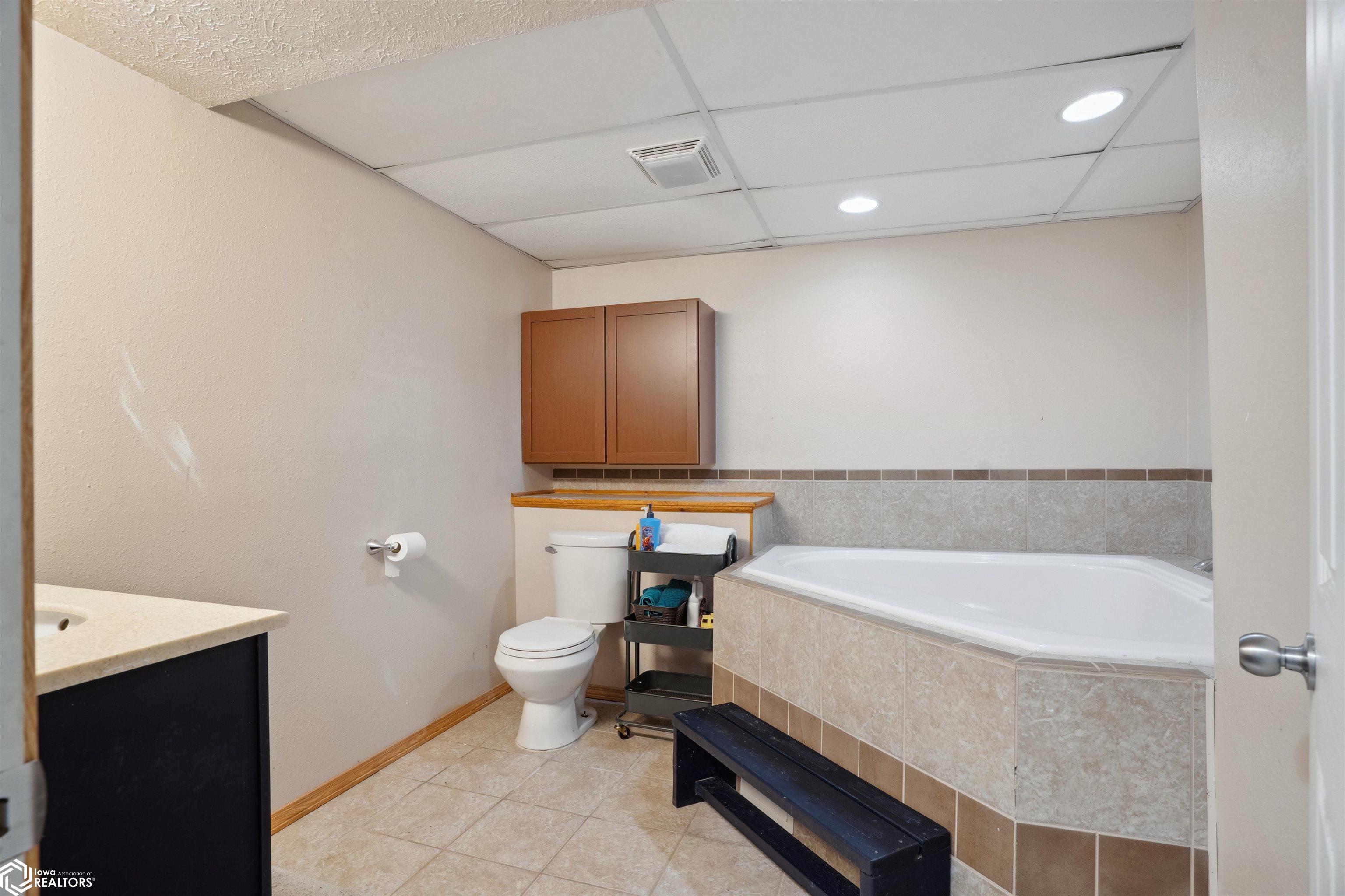 104 Greenbrier Drive, Burlington, Iowa image 20