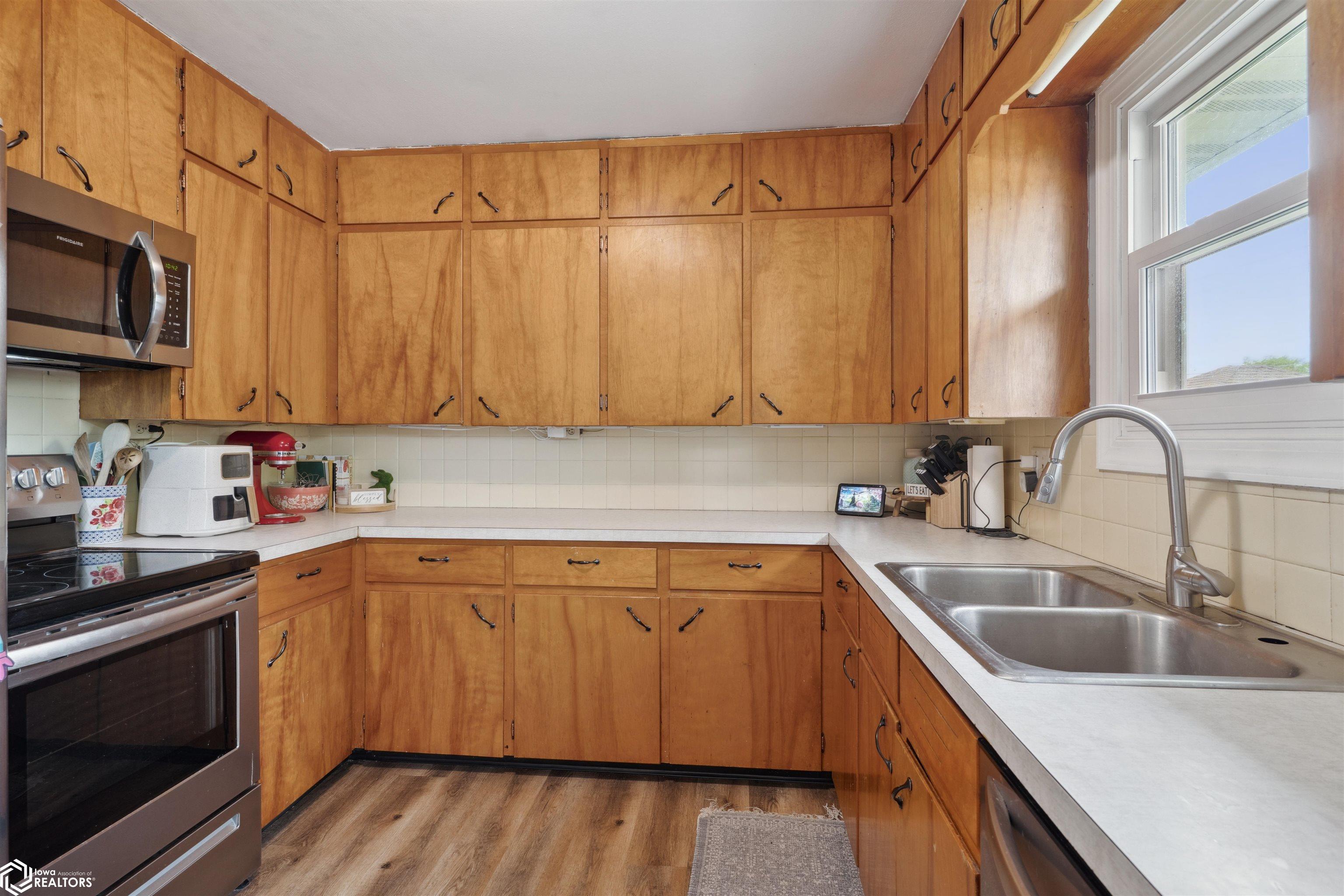 104 Greenbrier Drive, Burlington, Iowa image 8