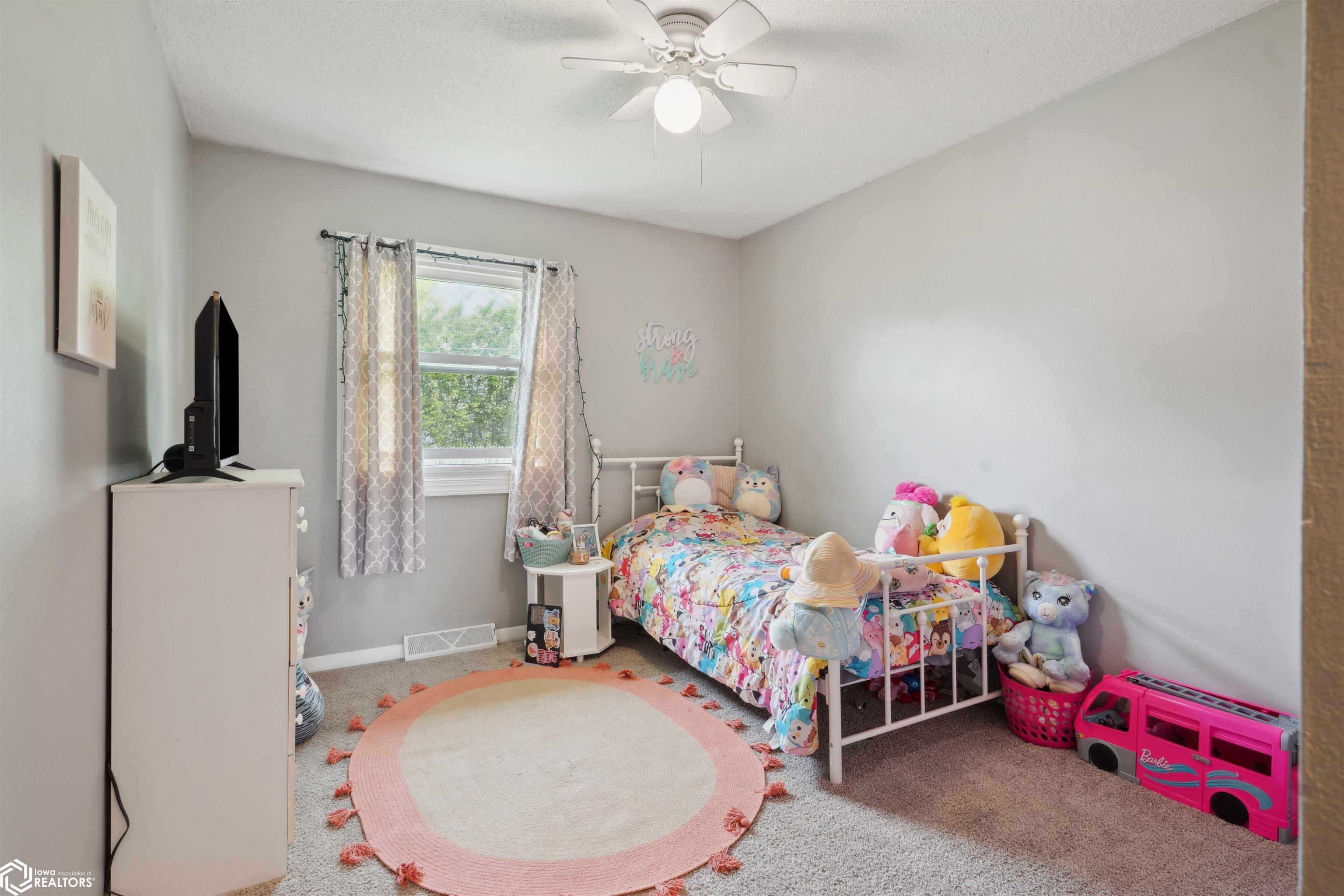 104 Greenbrier Drive, Burlington, Iowa image 10