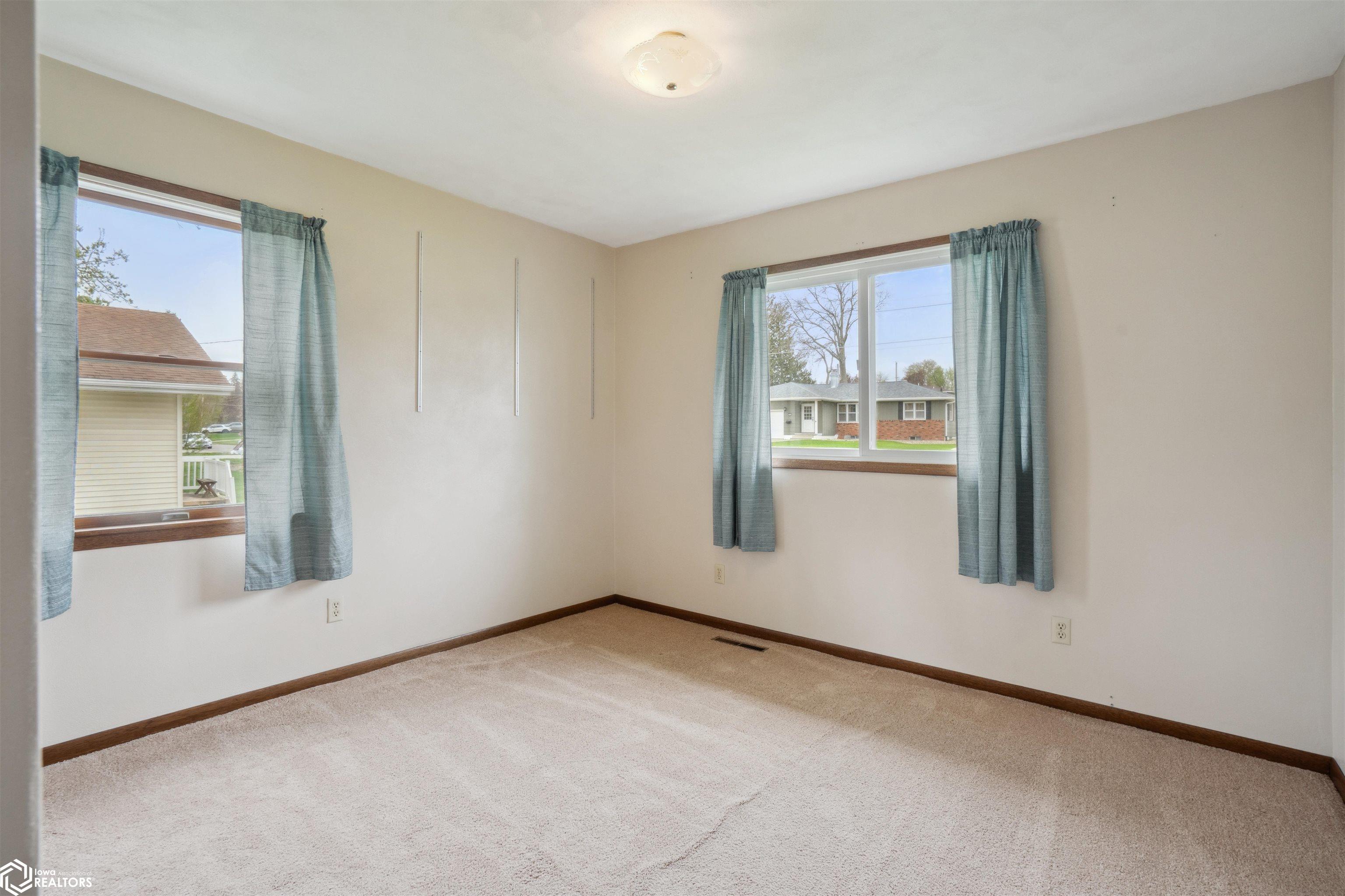 301 W South Street, Marshalltown, Iowa image 17