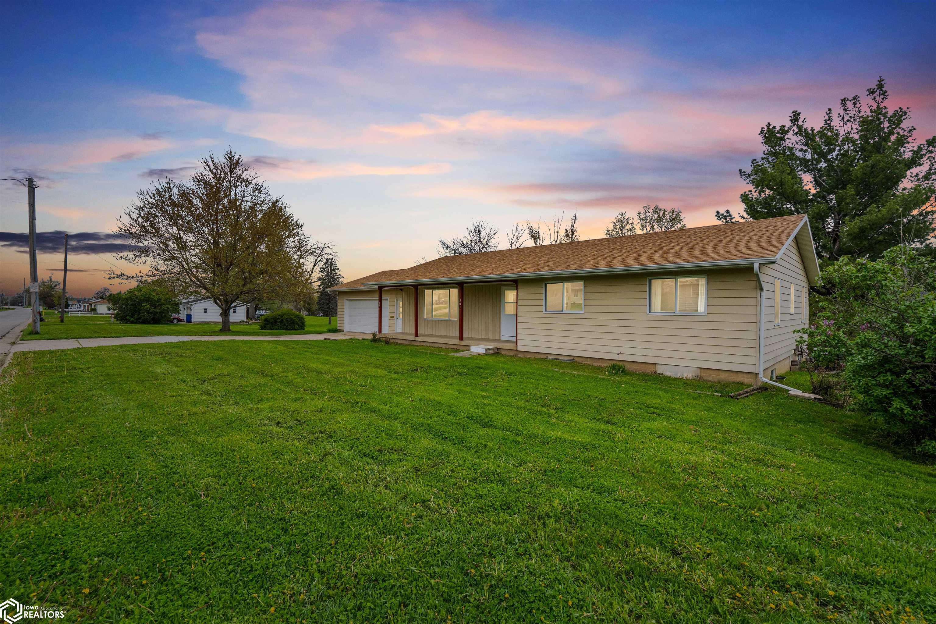 301 W South Street, Marshalltown, Iowa image 3
