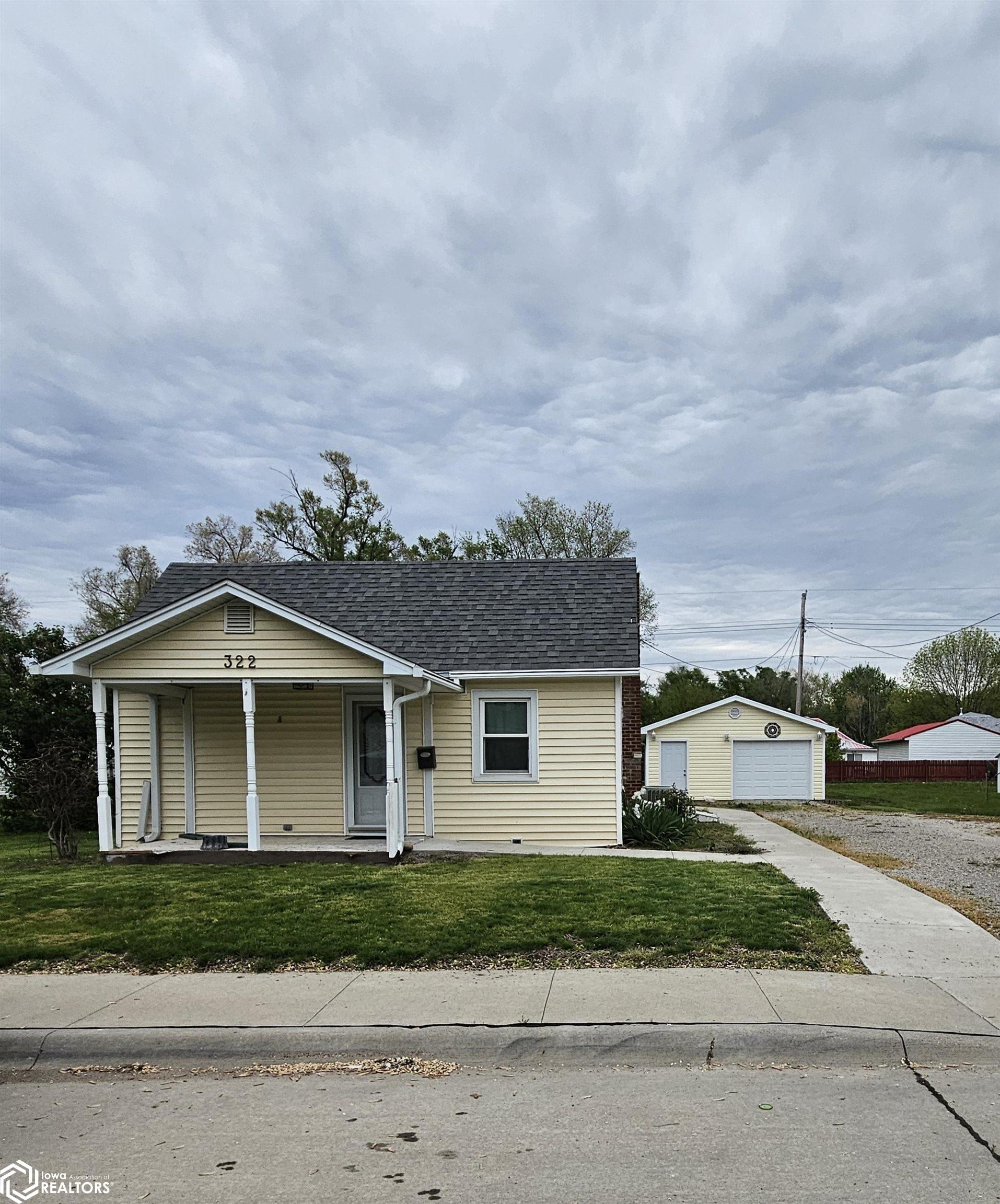 322 S Davis Street, Ottumwa, Iowa image 2