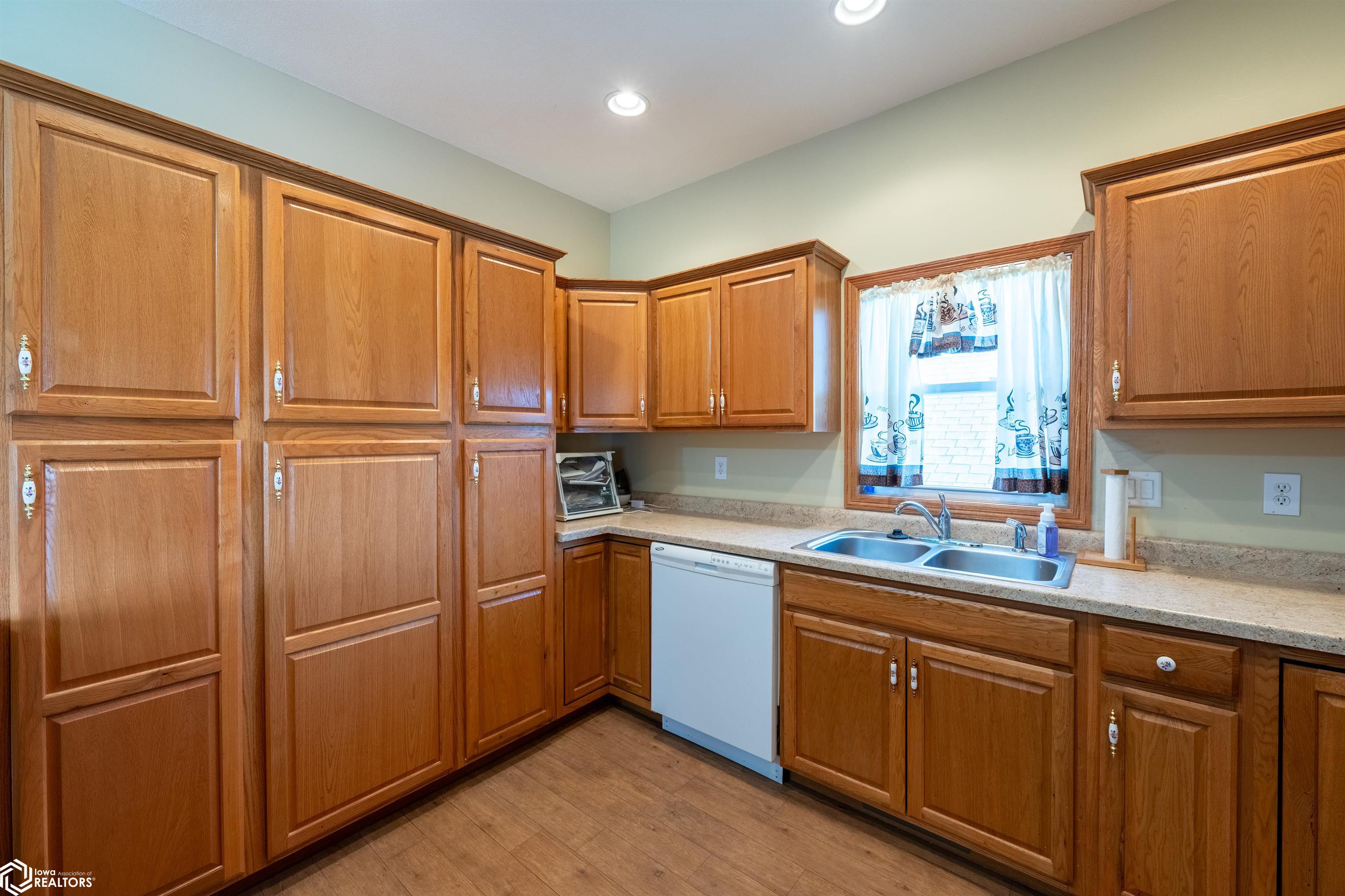 115 S 4th Avenue, Logan, Iowa image 9