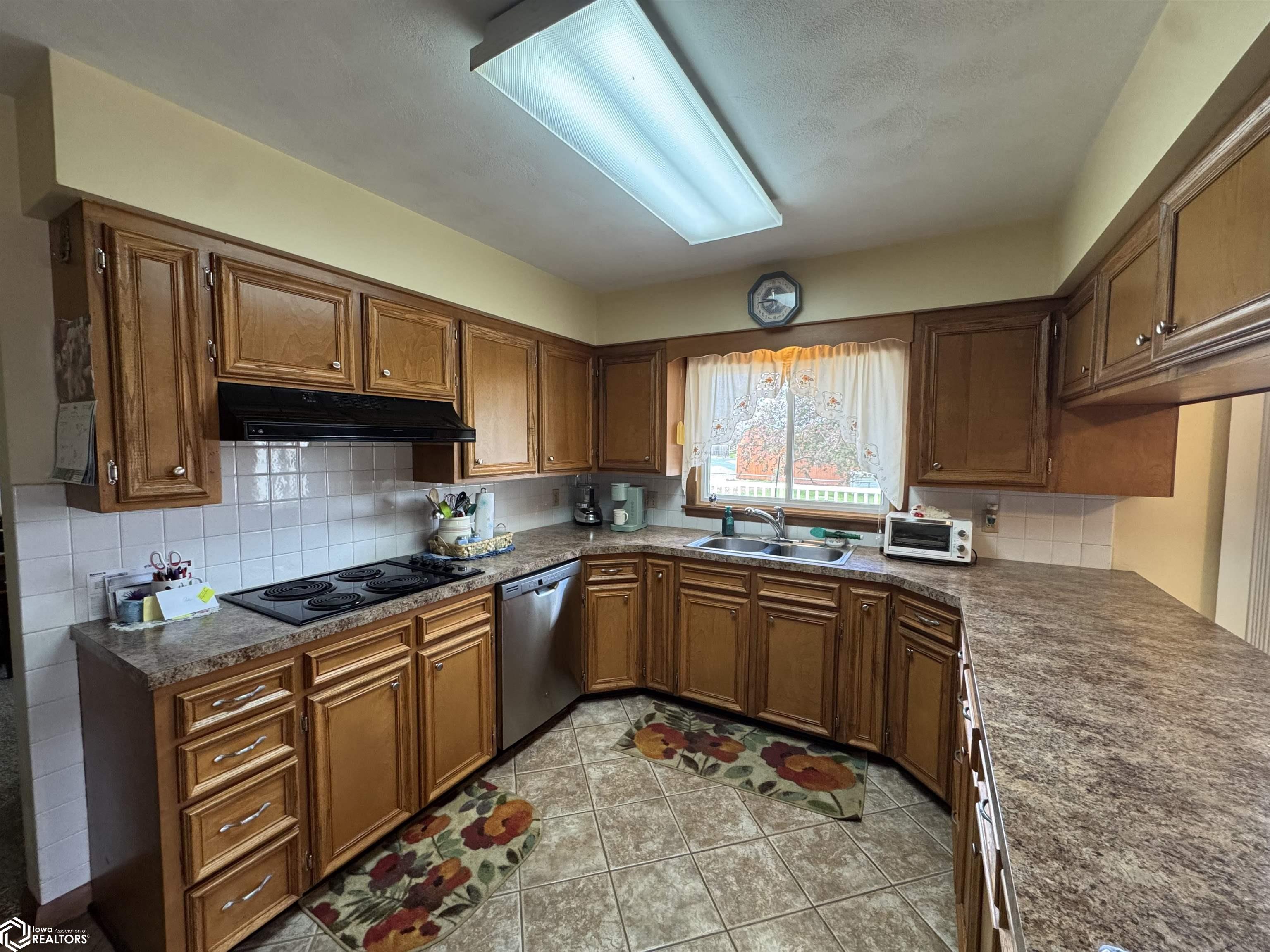 200 Royel Court, Wapello, Iowa image 7