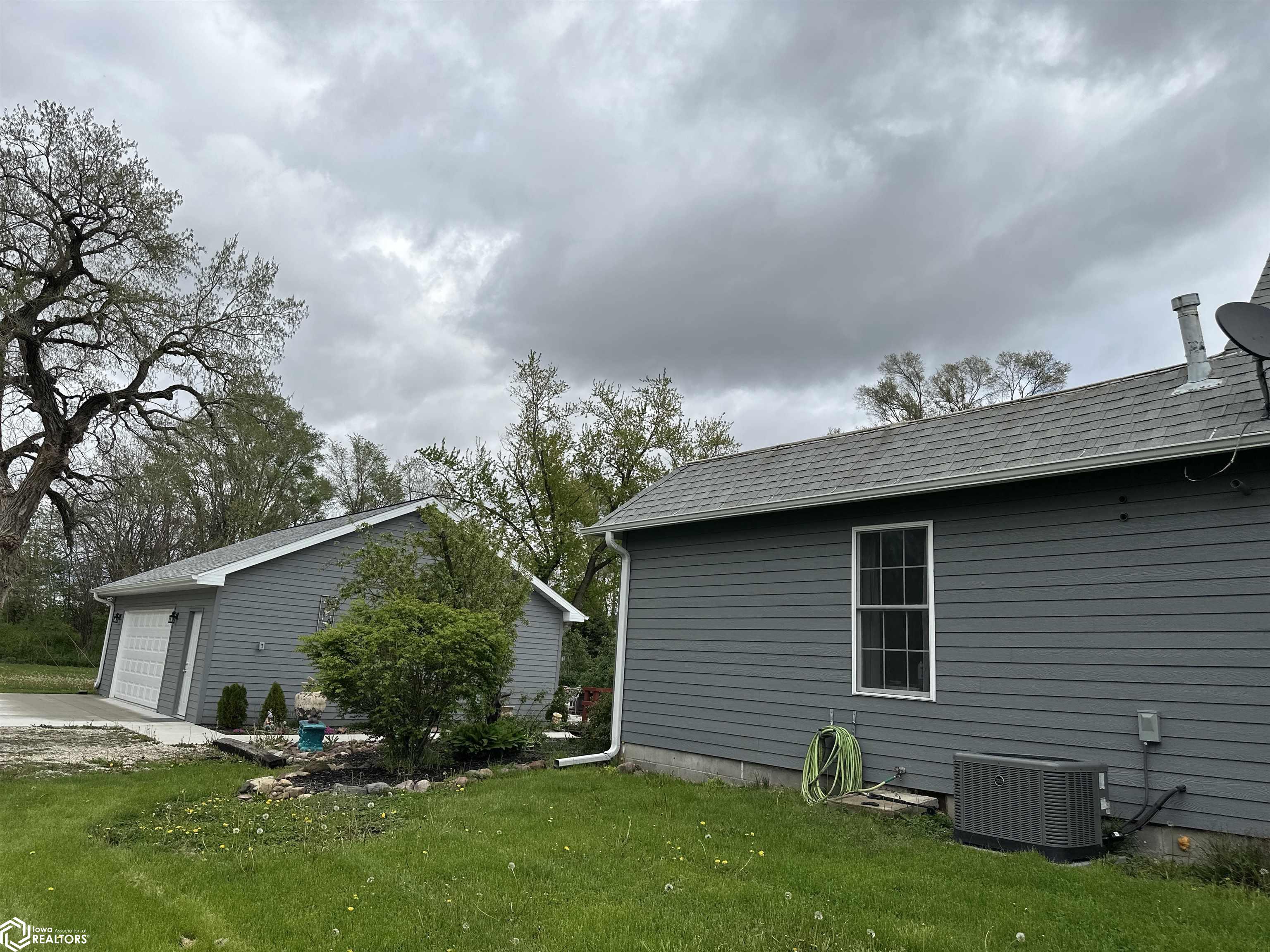 310 W 1st Street, Atlantic, Iowa image 2