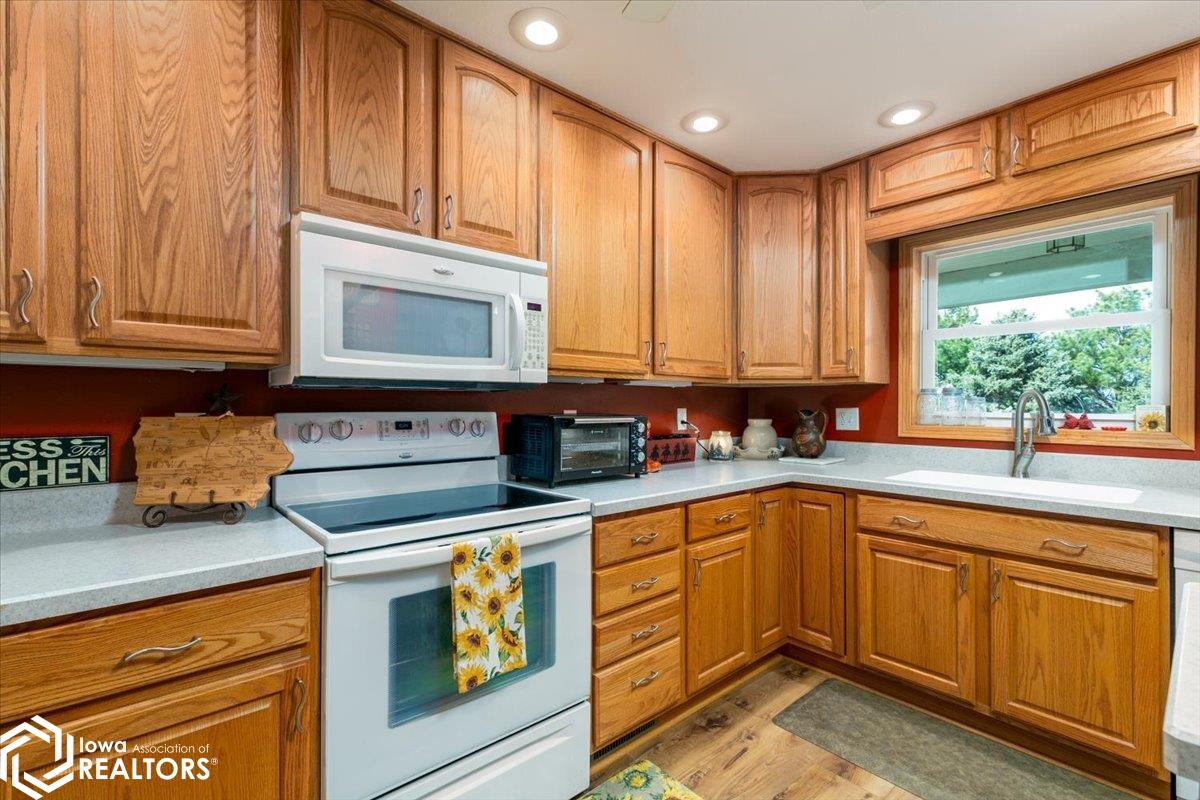 1208 310th Avenue, Malcom, Iowa image 11
