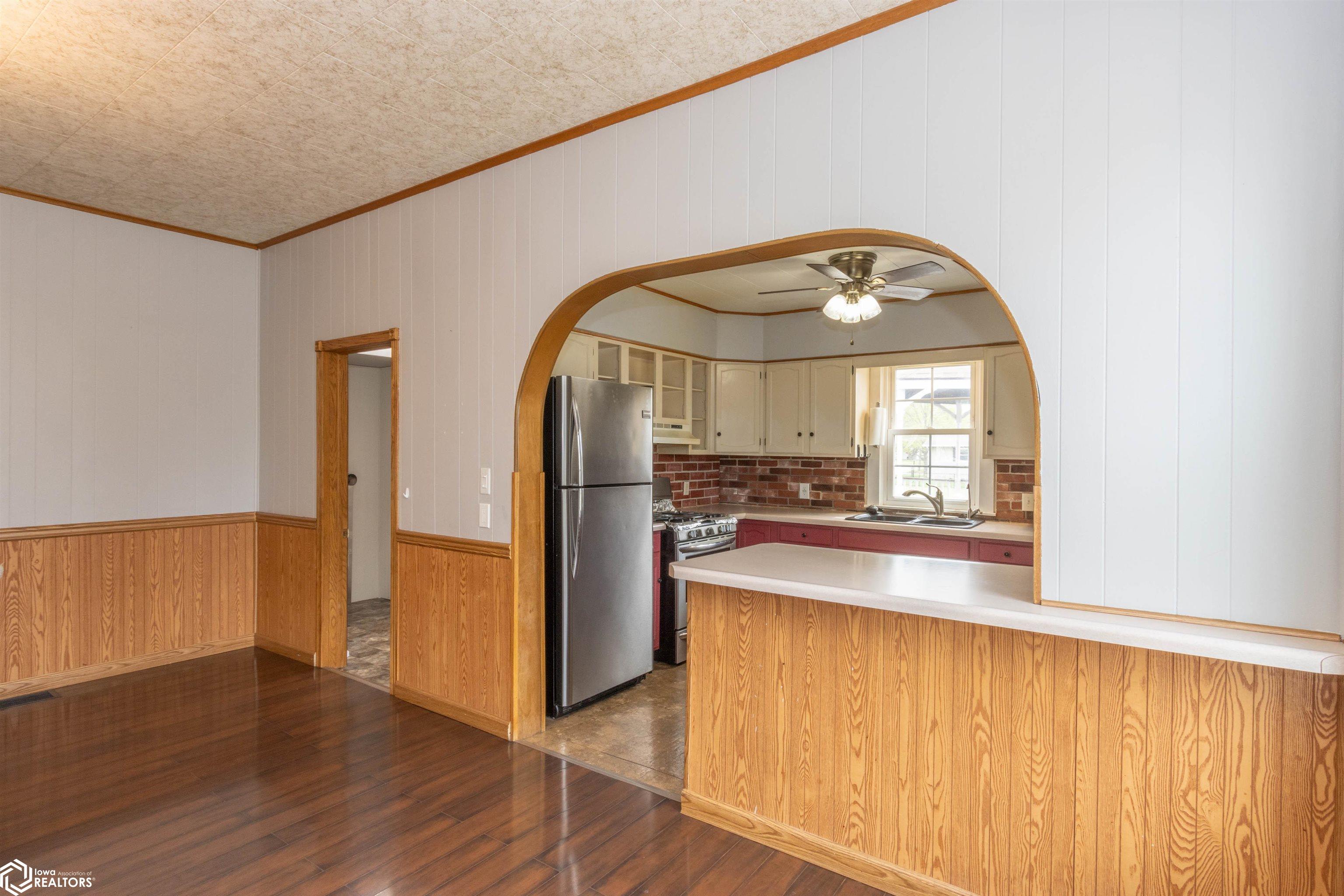 1201 E 2nd Street, Washington, Iowa image 7