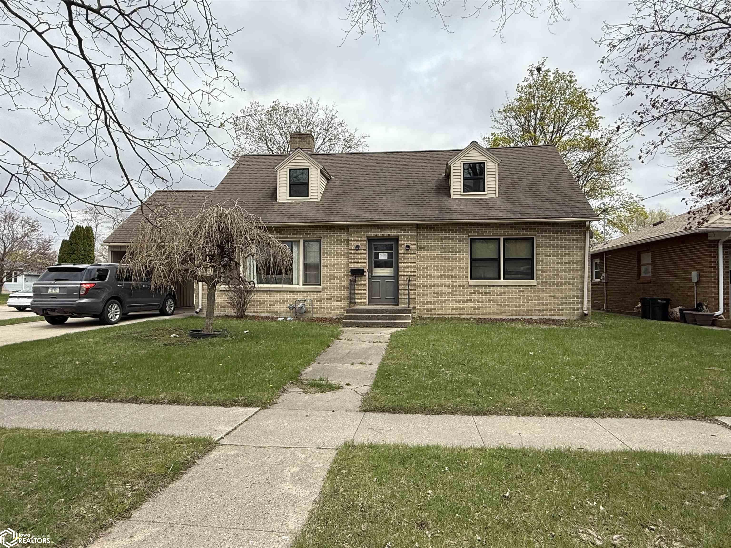 400 S 9th Street, Clear Lake, Iowa image 1