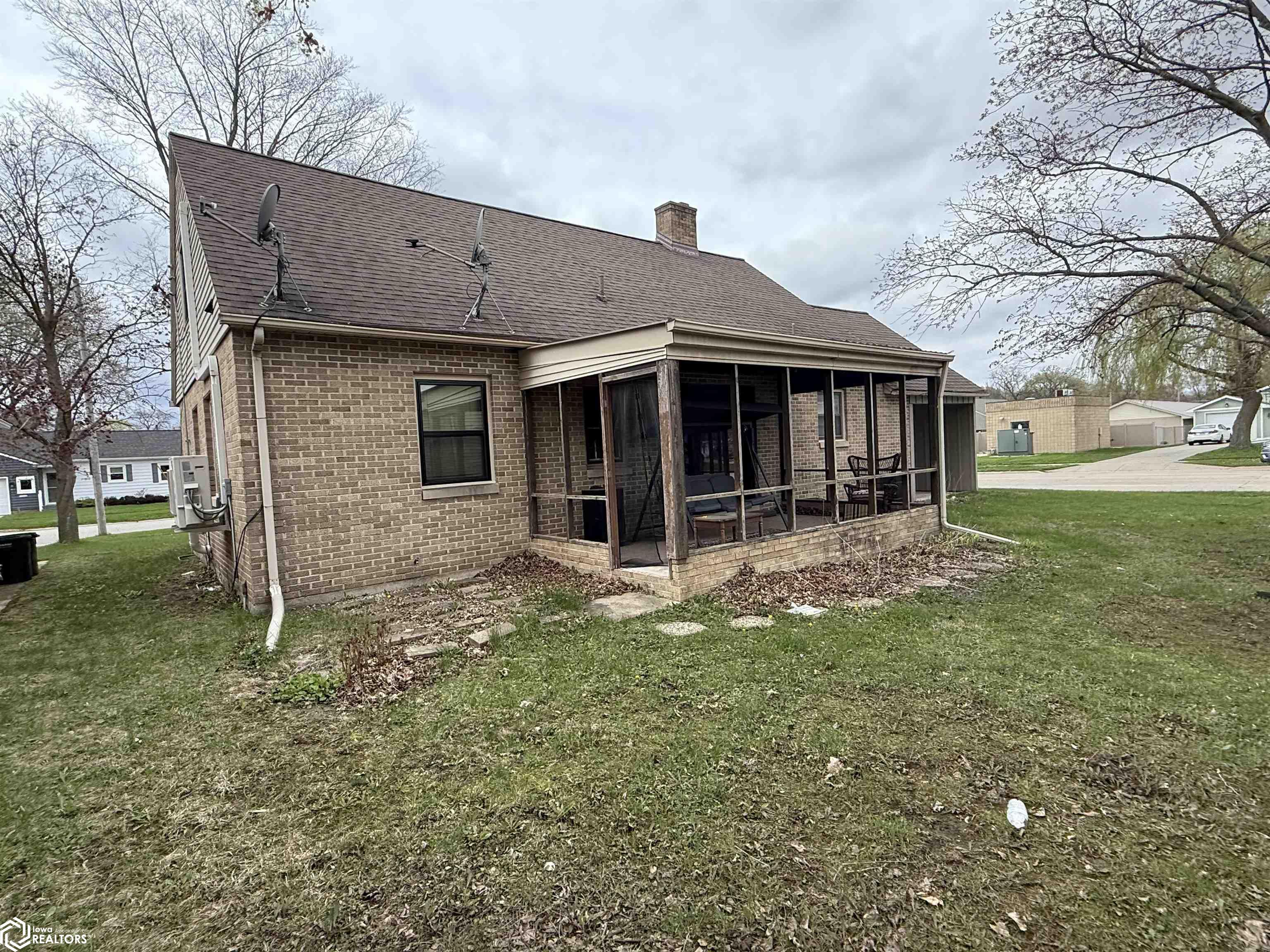 400 S 9th Street, Clear Lake, Iowa image 2