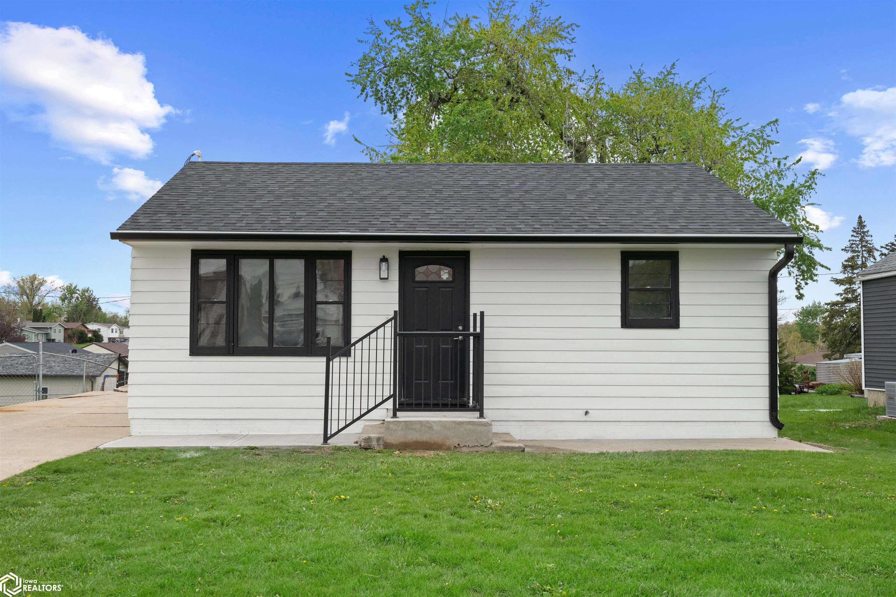 1109 S 1st Street, Marshalltown, Iowa image 2