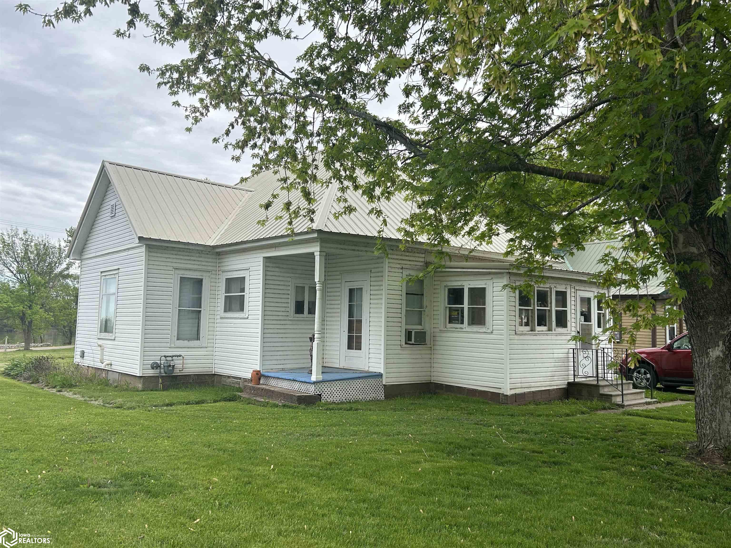 424 1st Street, Eldon, Iowa image 1