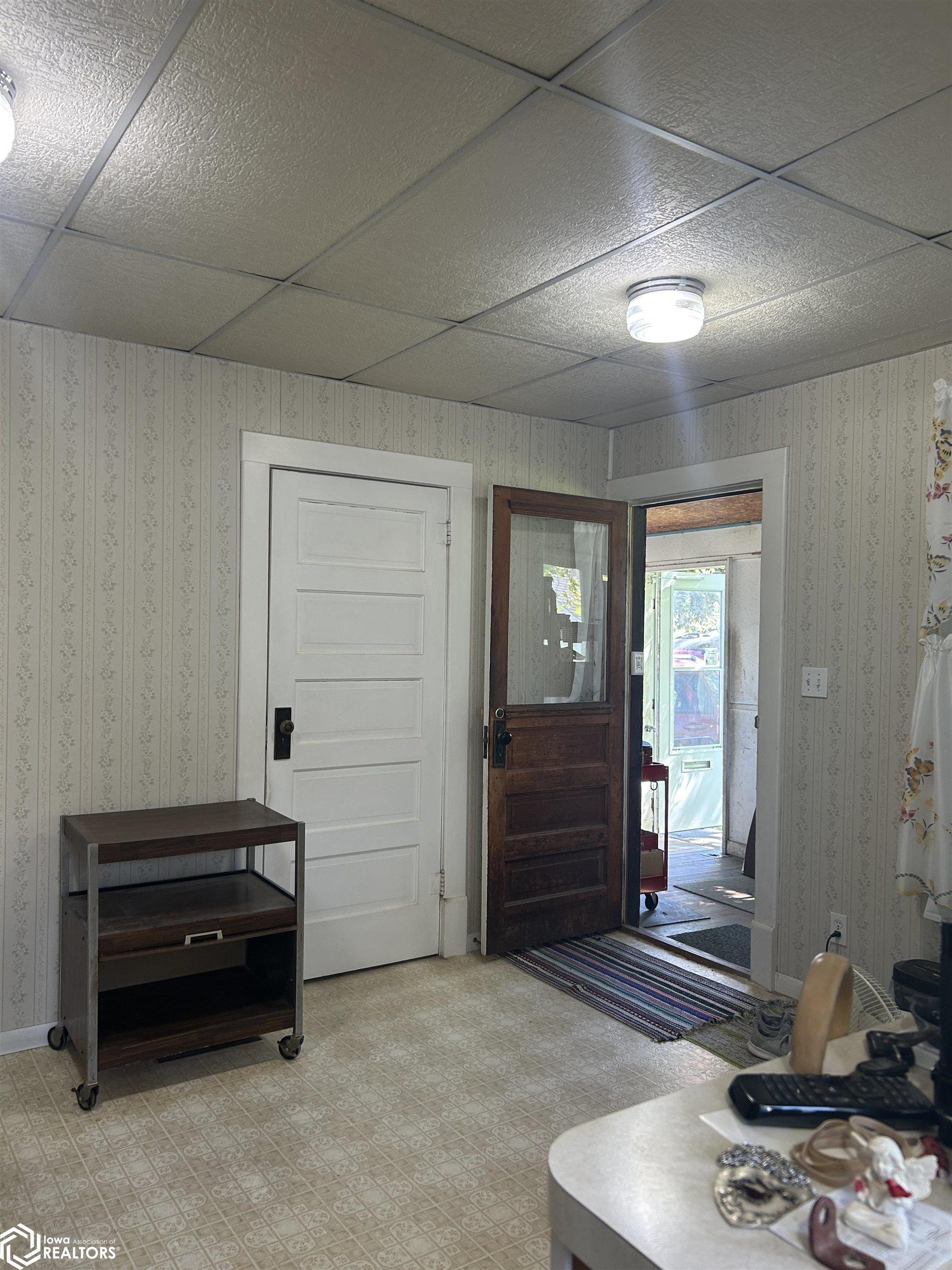 424 1st Street, Eldon, Iowa image 5
