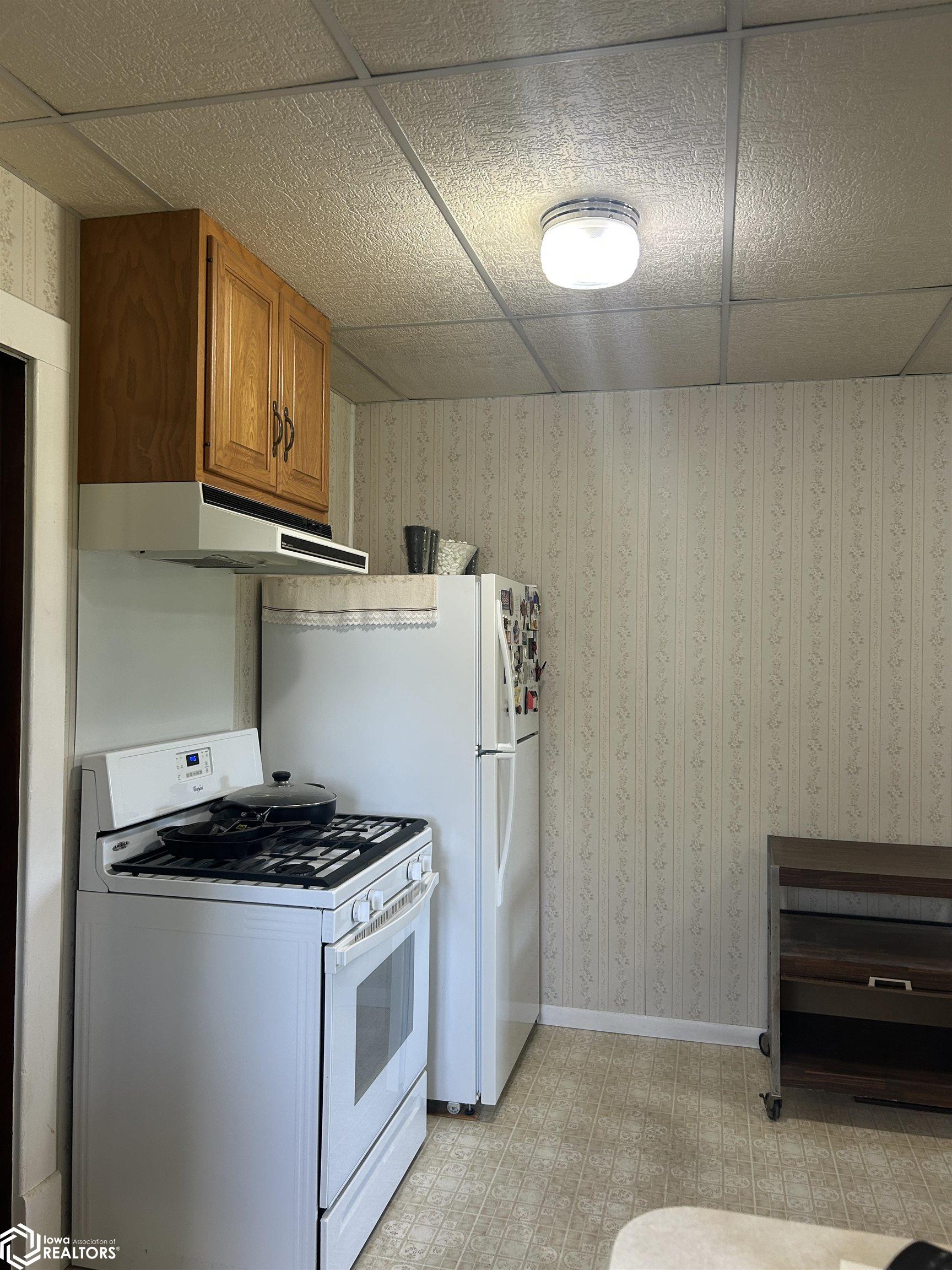 424 1st Street, Eldon, Iowa image 6