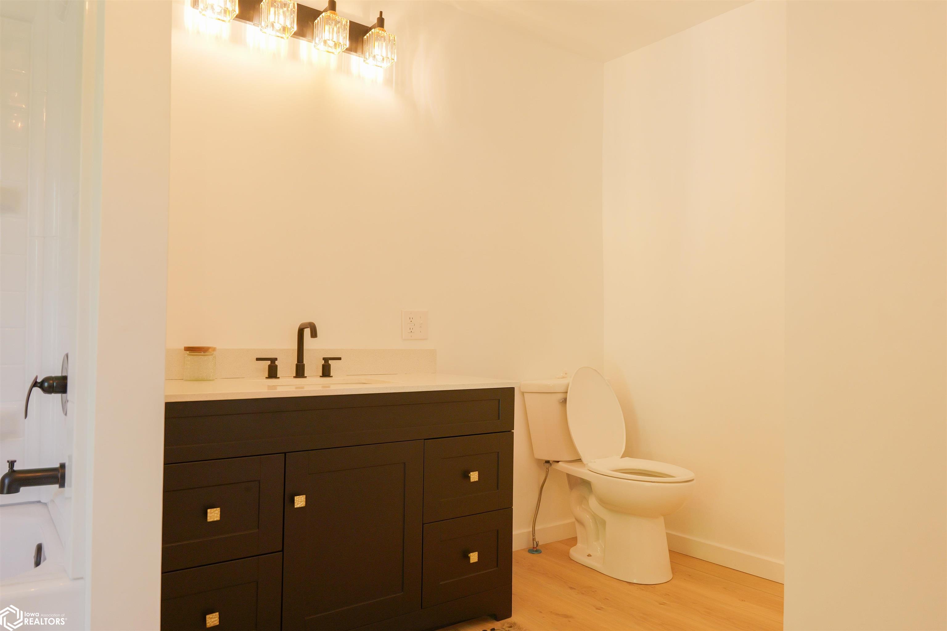 819 N 3rd Street, Burlington, Iowa image 33