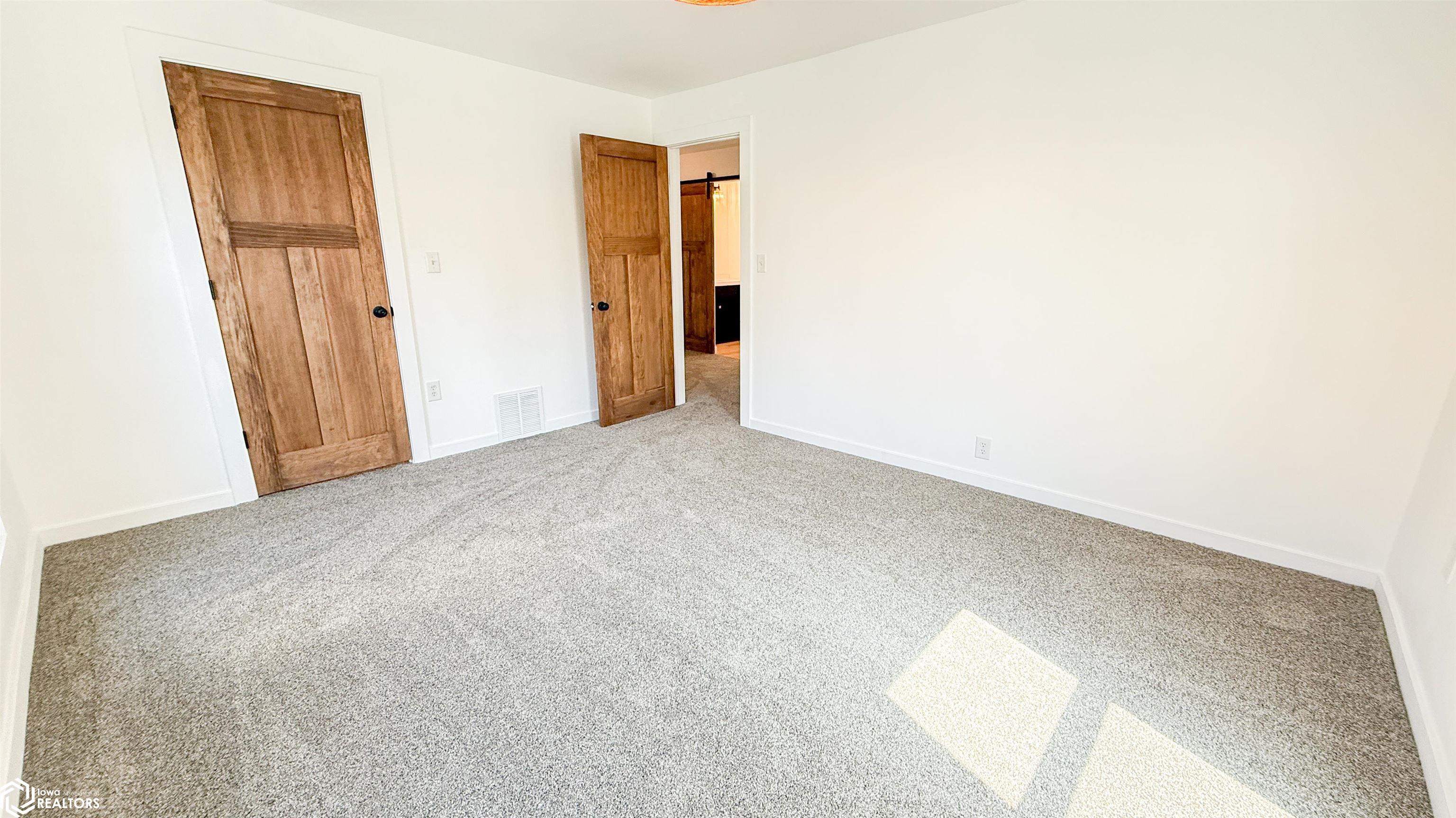 819 N 3rd Street, Burlington, Iowa image 34