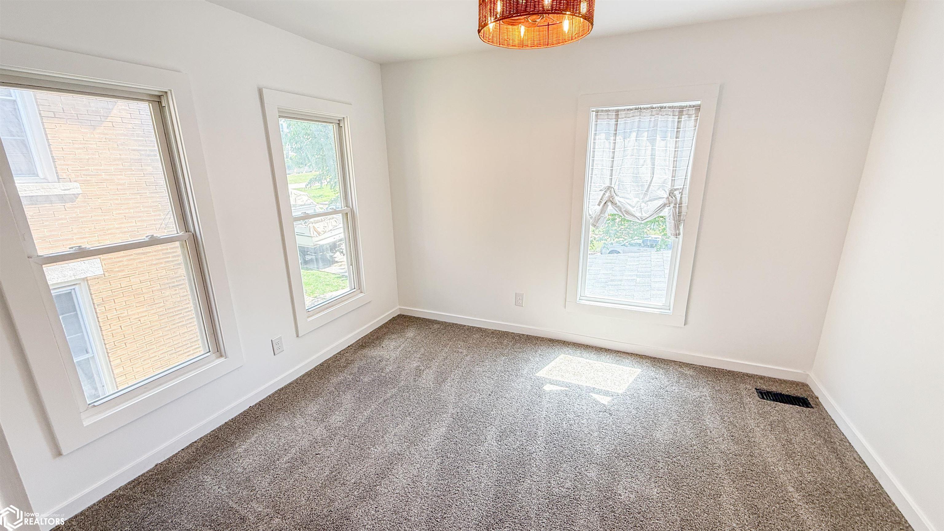 819 N 3rd Street, Burlington, Iowa image 38