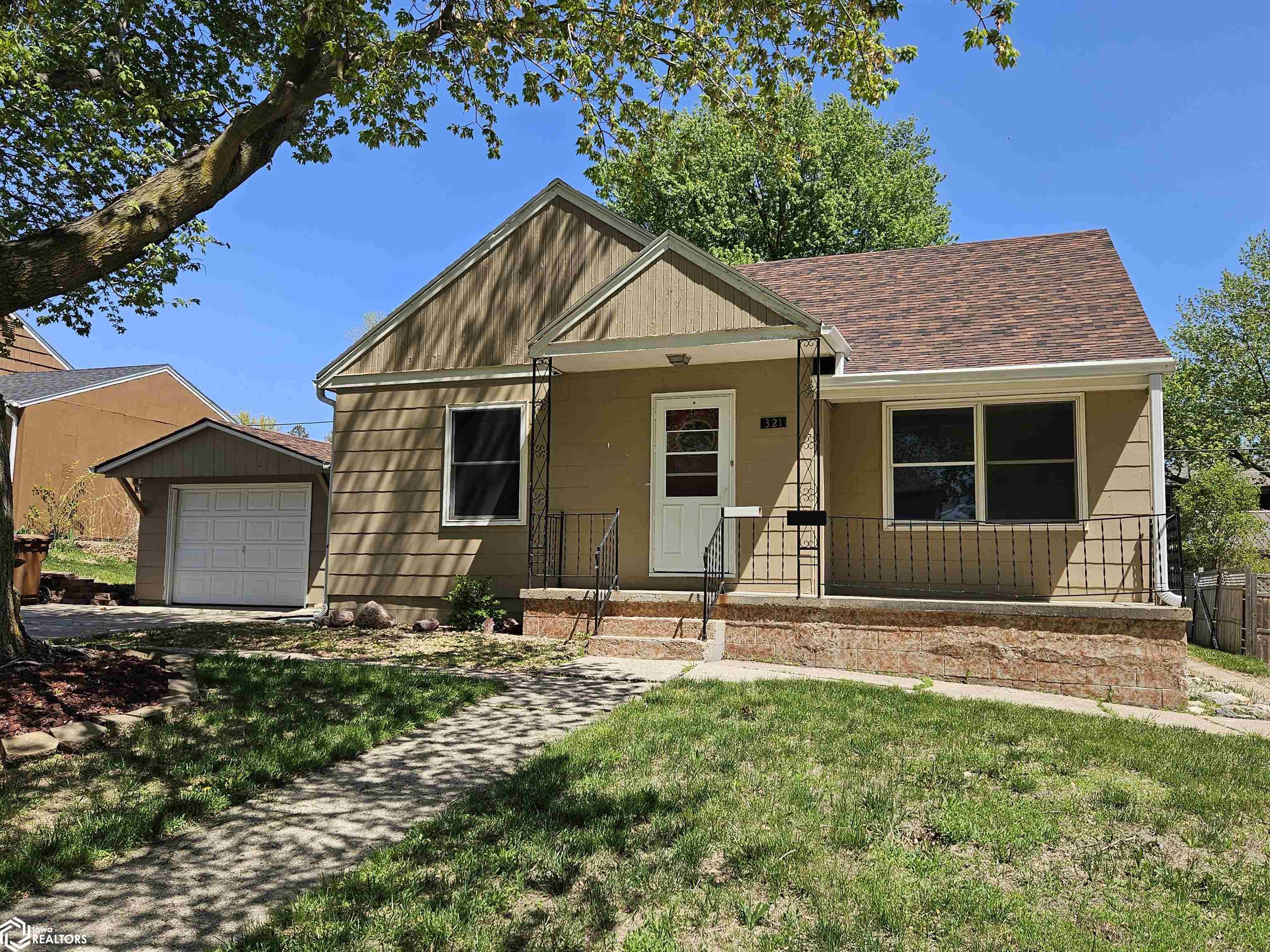 321 S Walnut Street, Carroll, Iowa image 2