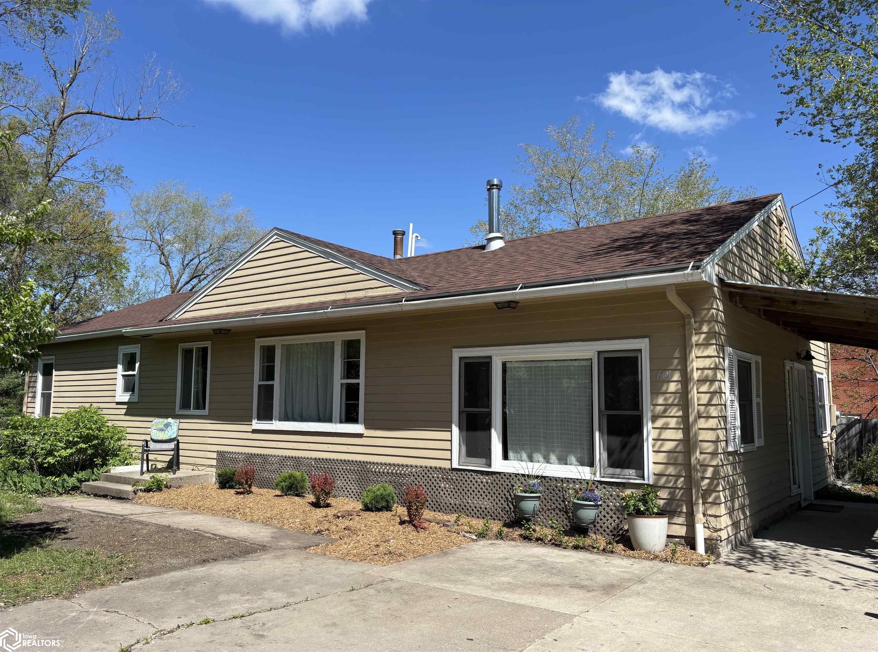 601 W Carpenter Avenue, Fairfield, Iowa image 1