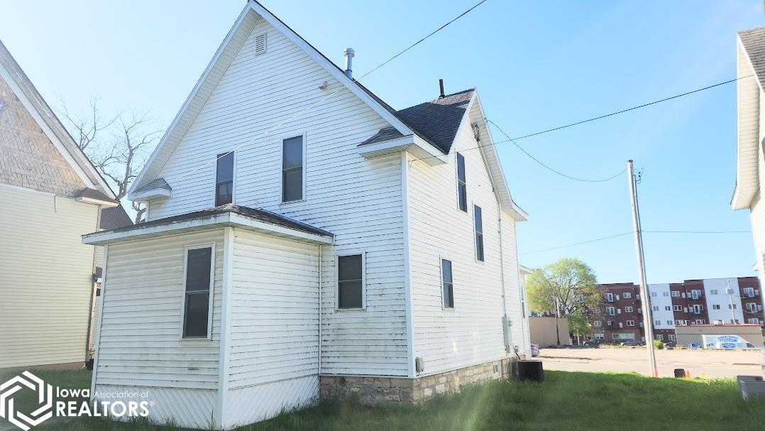 210 1st Street, Mason City, Iowa image 3