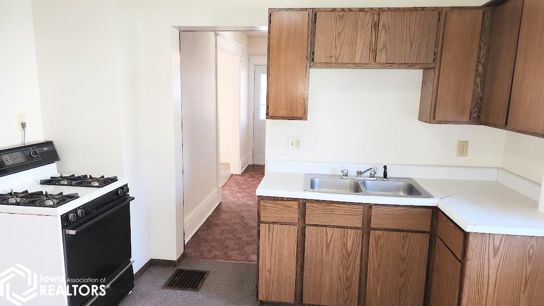 210 1st Street, Mason City, Iowa image 6