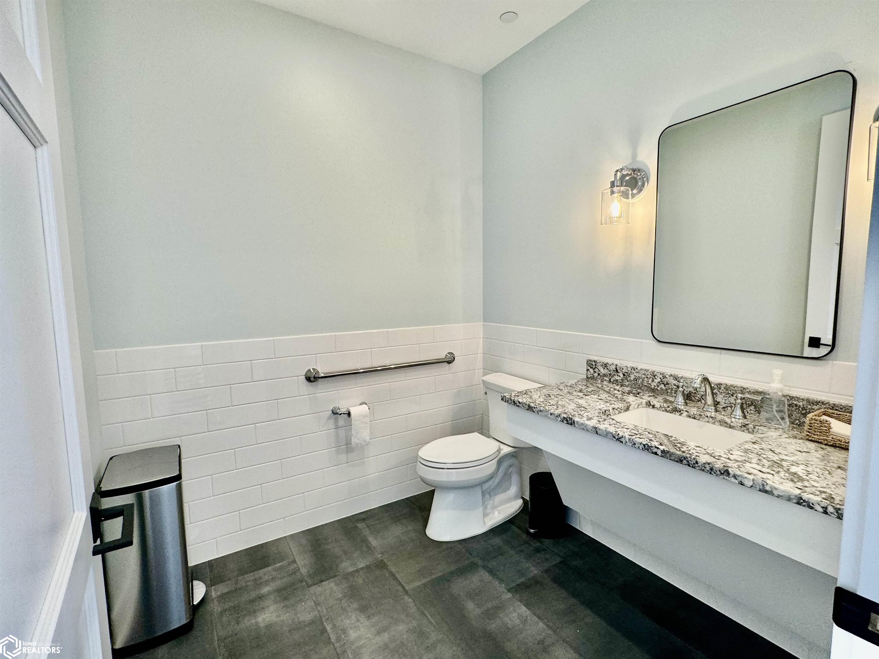 105 S 4th St #SUITE A, Clear Lake, Iowa image 31