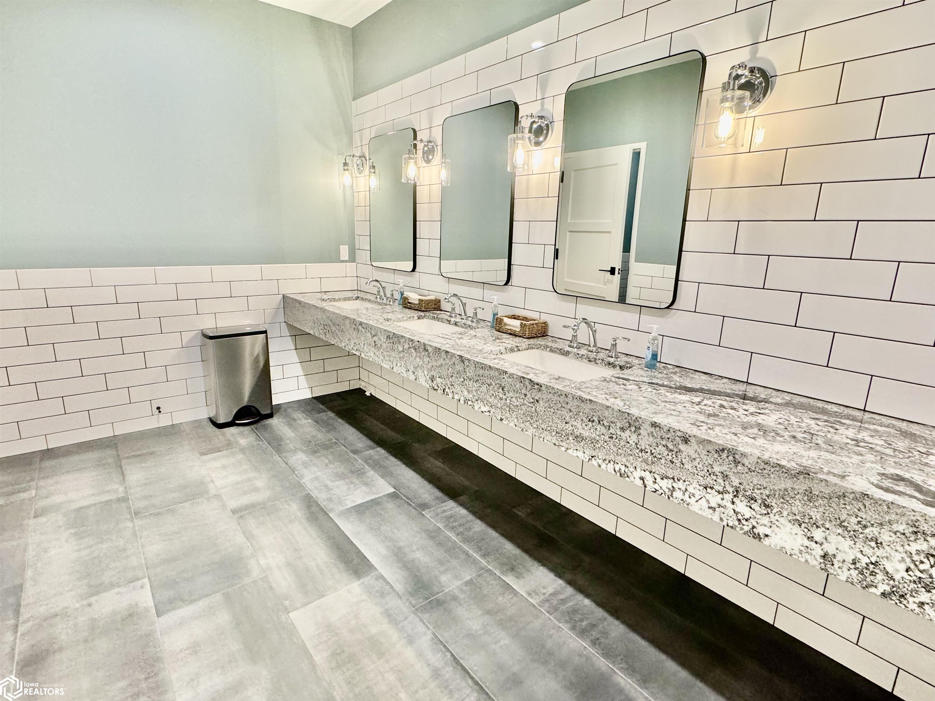 105 S 4th St #SUITE A, Clear Lake, Iowa image 43