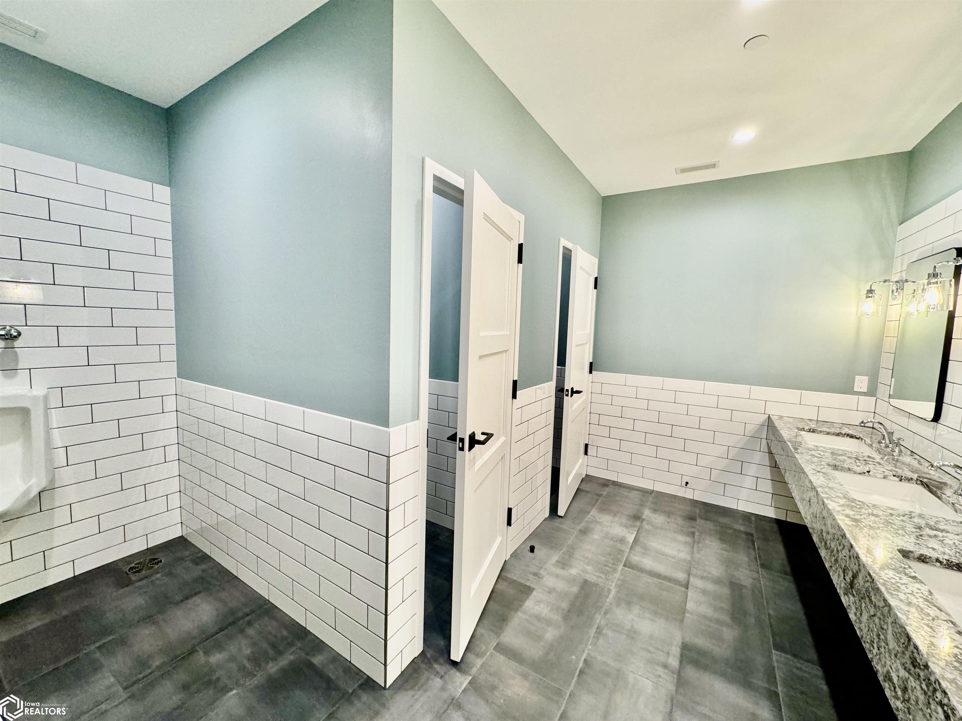 105 S 4th St #SUITE A, Clear Lake, Iowa image 45