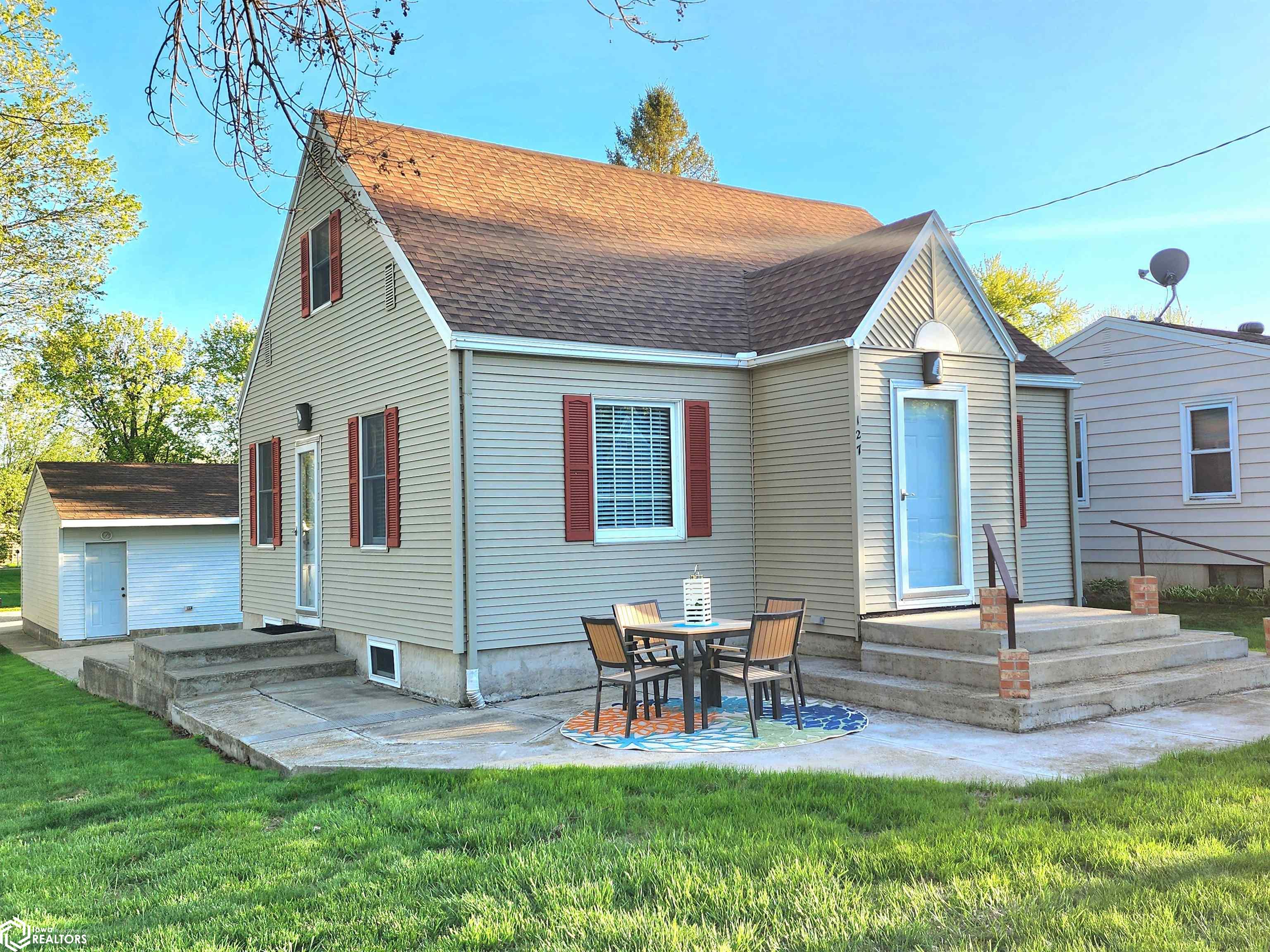 127 28th Street, Mason City, Iowa image 2