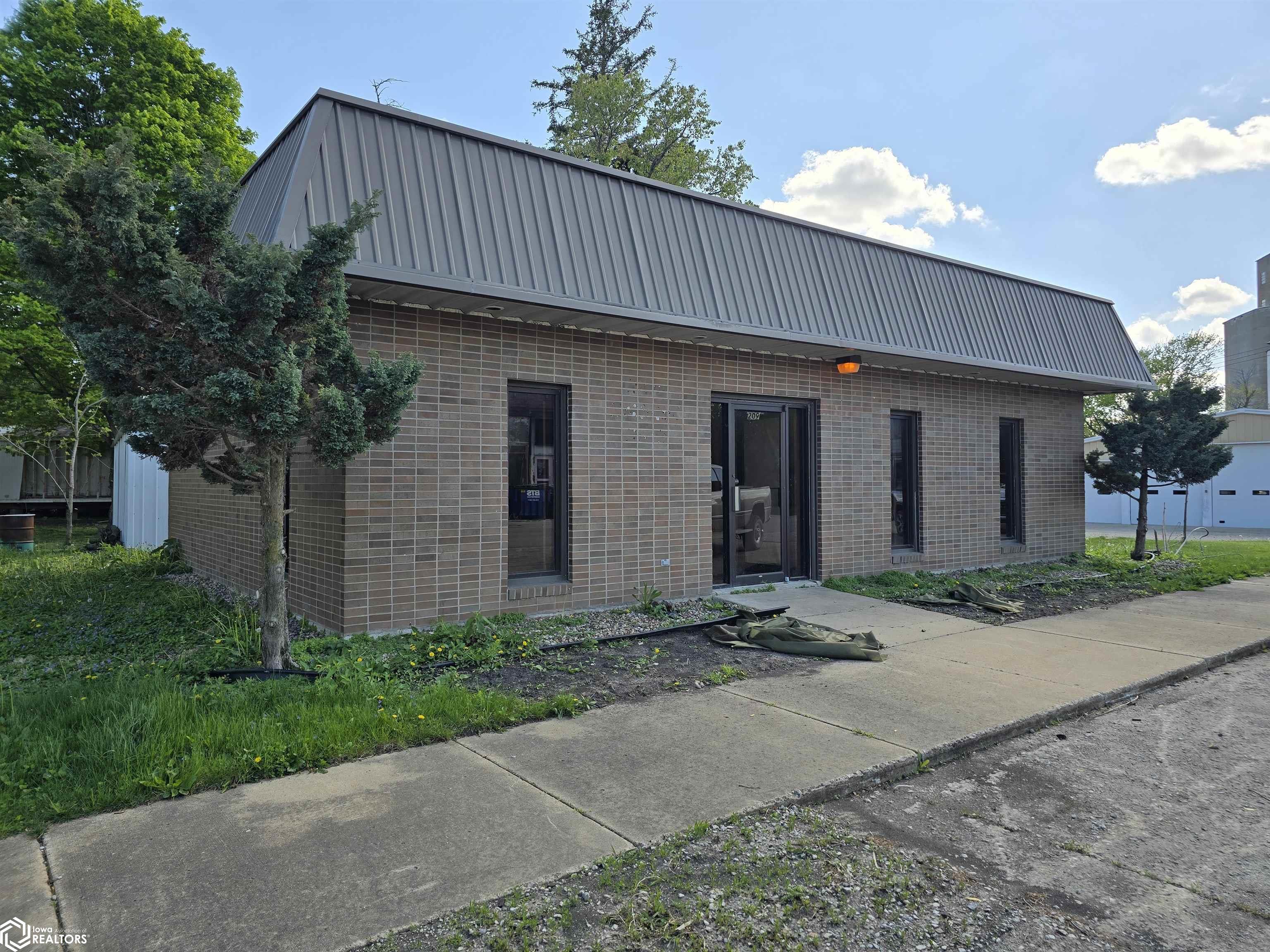 209 W Railroad Street, Mount Union, Iowa image 1