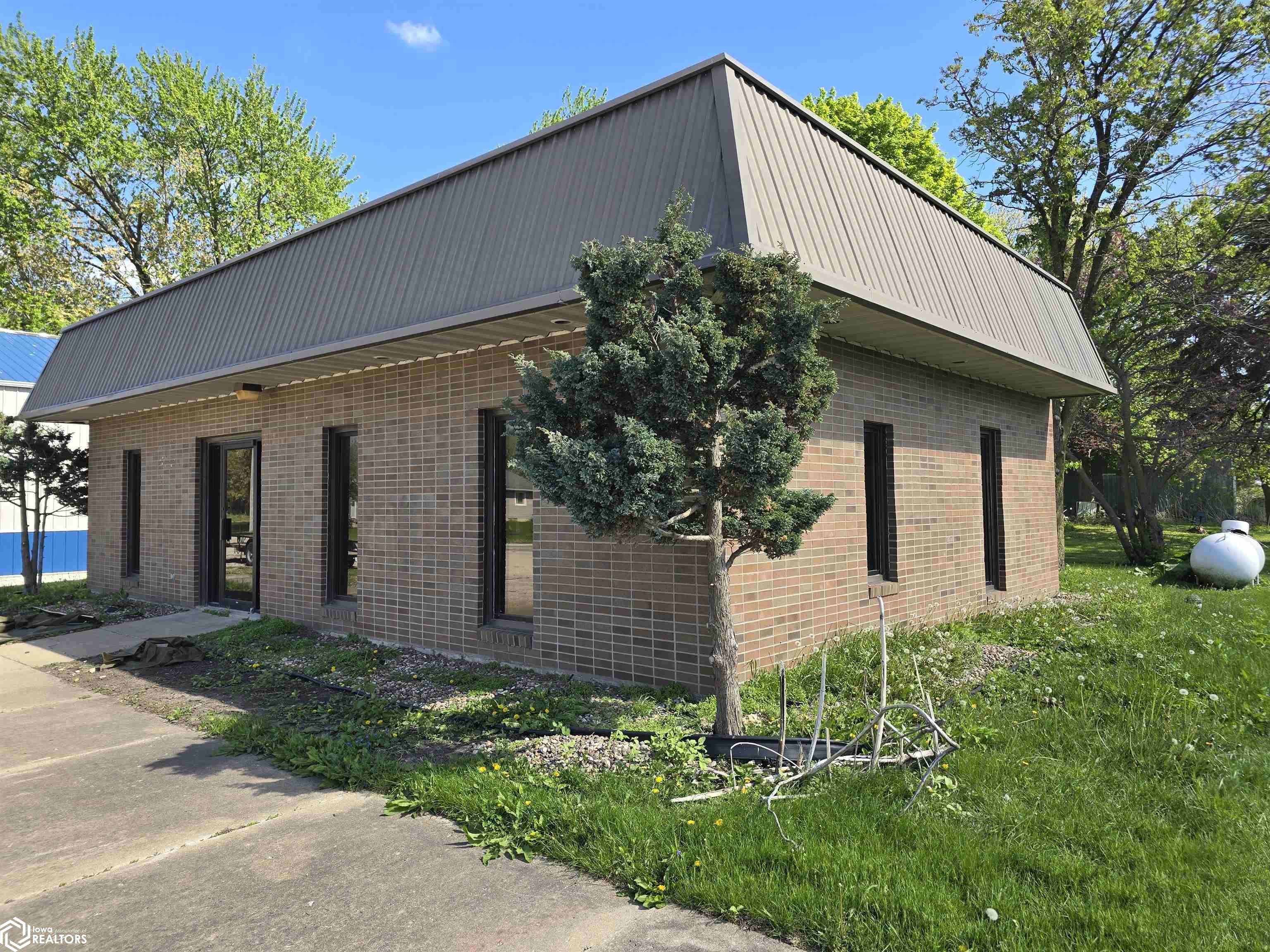 209 W Railroad Street, Mount Union, Iowa image 2