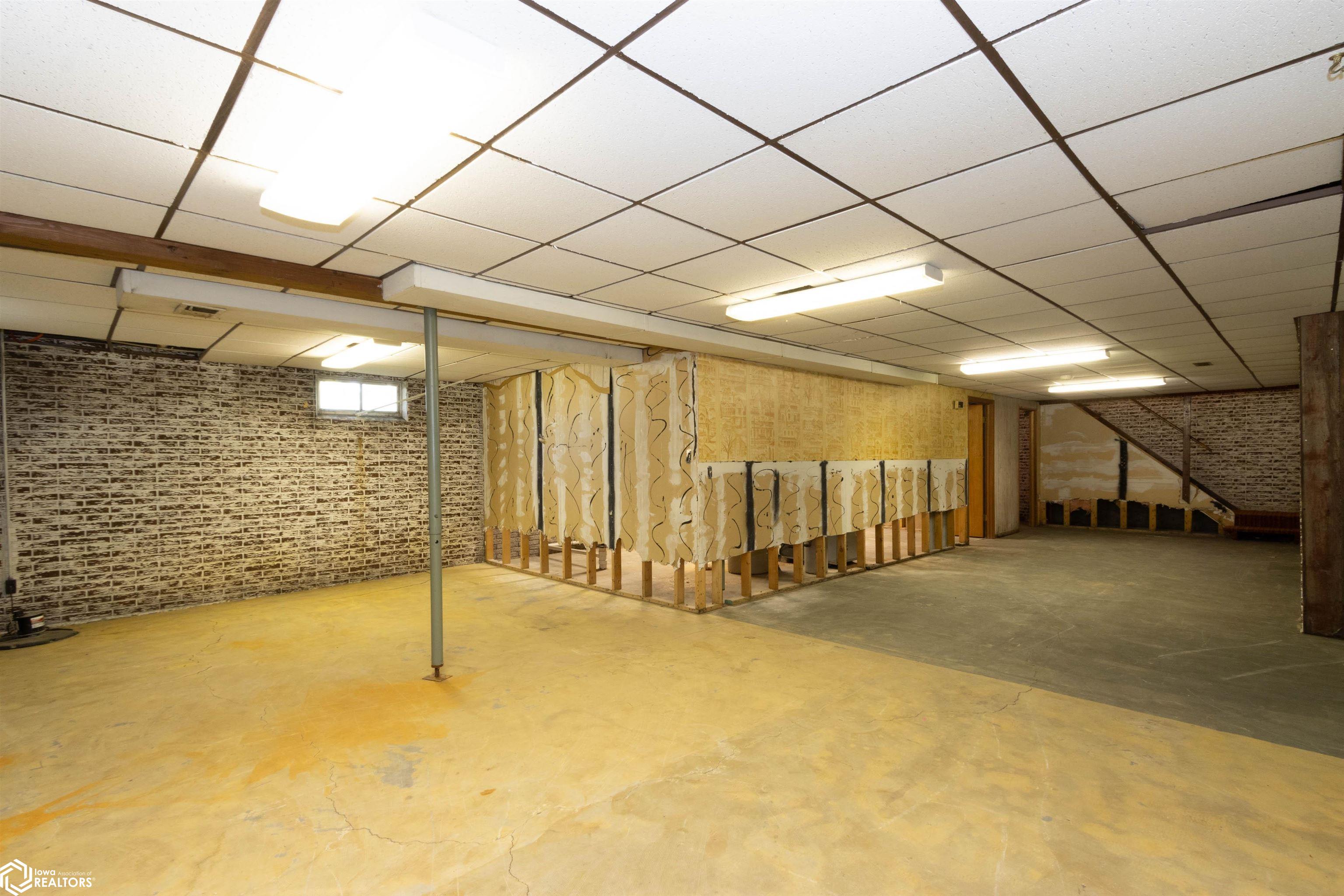1002 E Jefferson Street, Washington, Iowa image 22