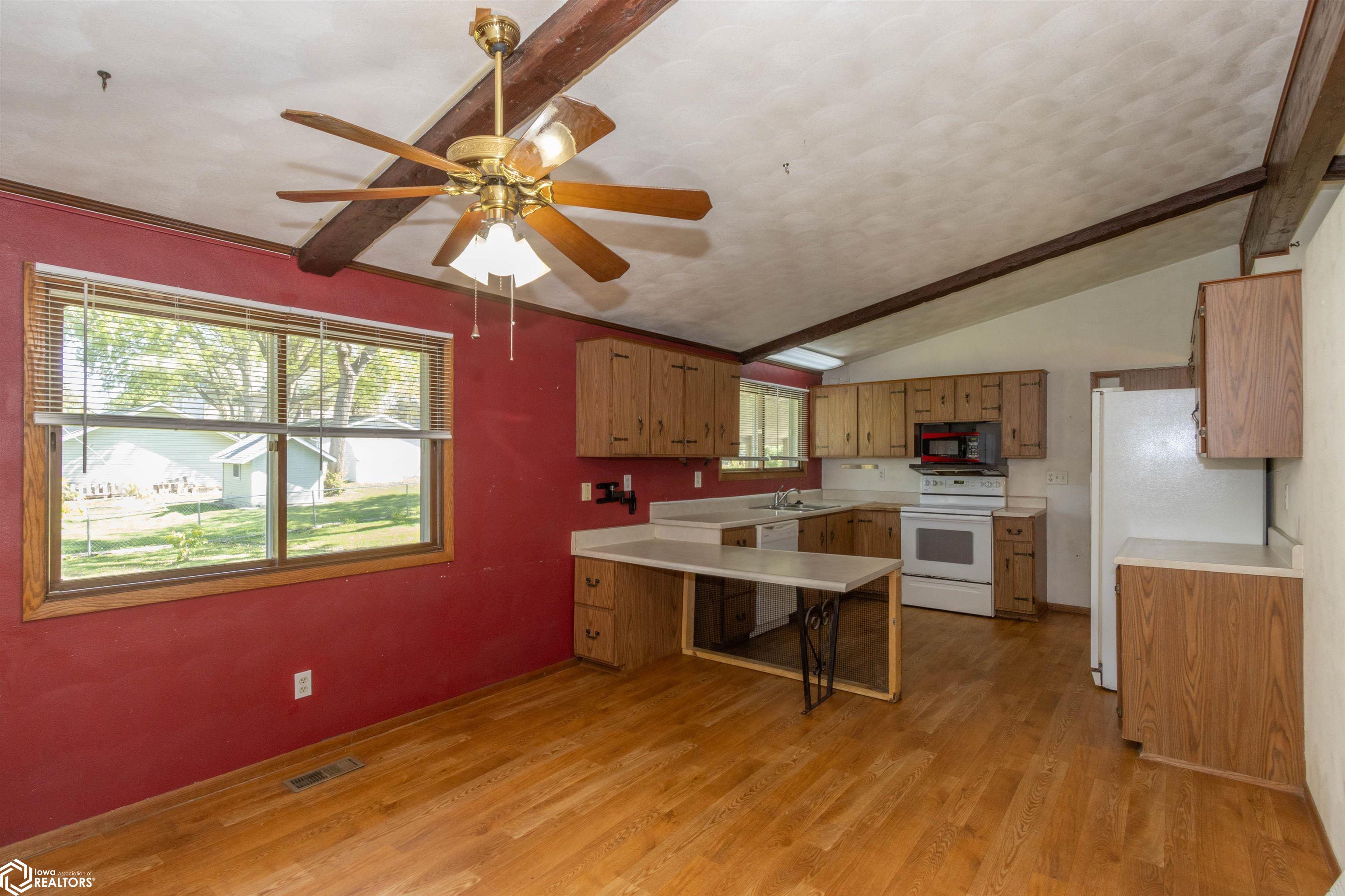 1002 E Jefferson Street, Washington, Iowa image 6