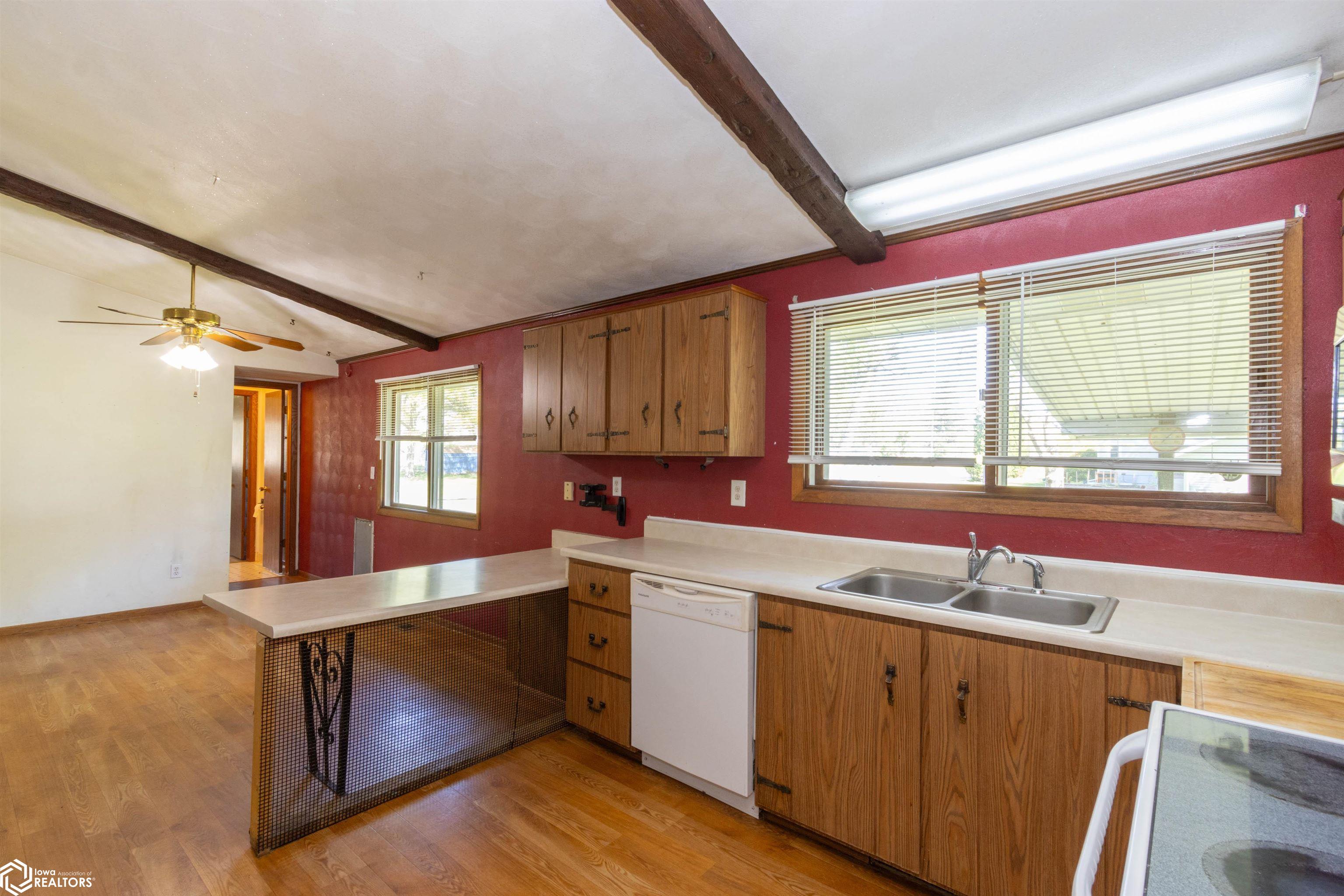 1002 E Jefferson Street, Washington, Iowa image 9